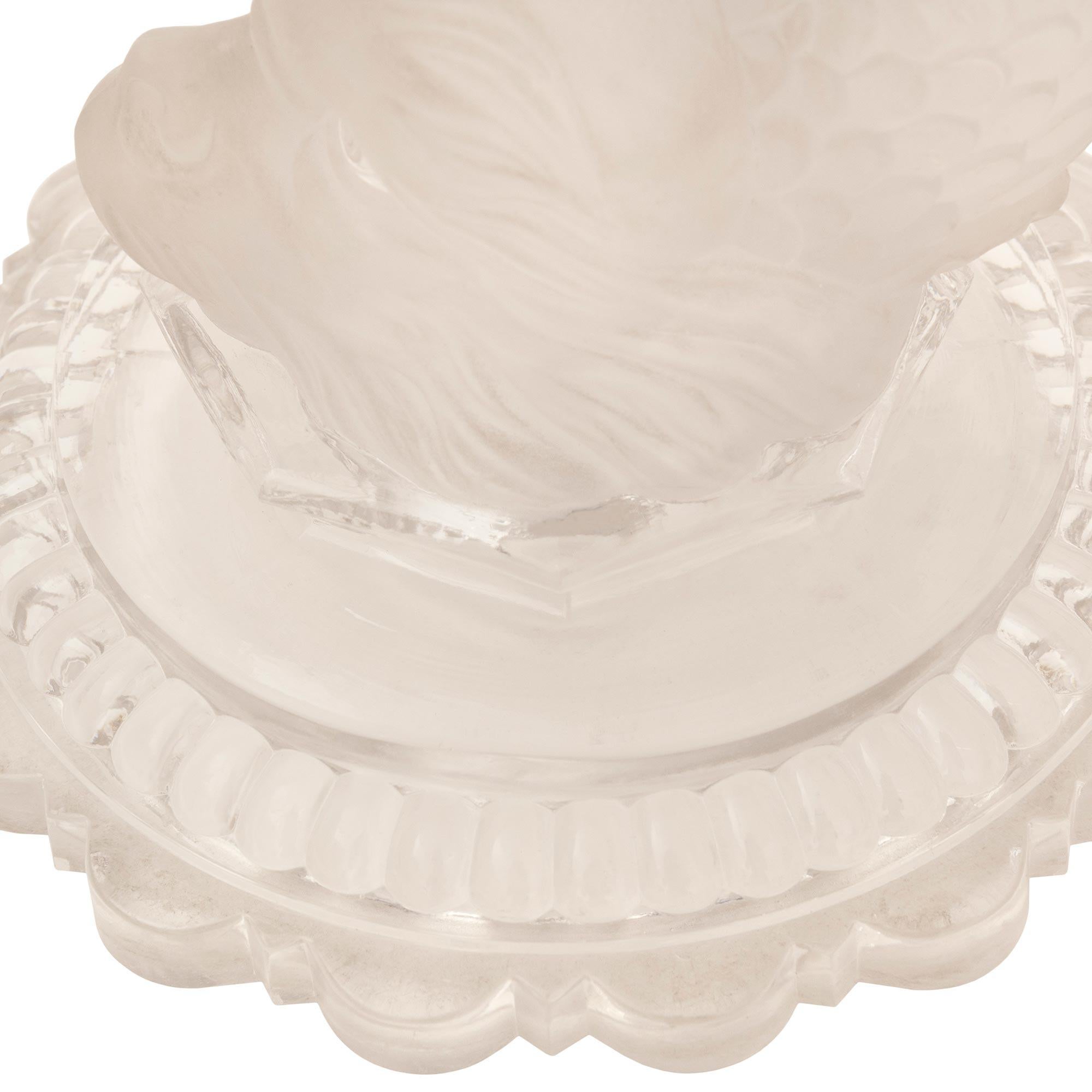 Un par de  Centros de mesa franceses Luis XVI de Cristal de Baccarat y Ormolu en venta 4