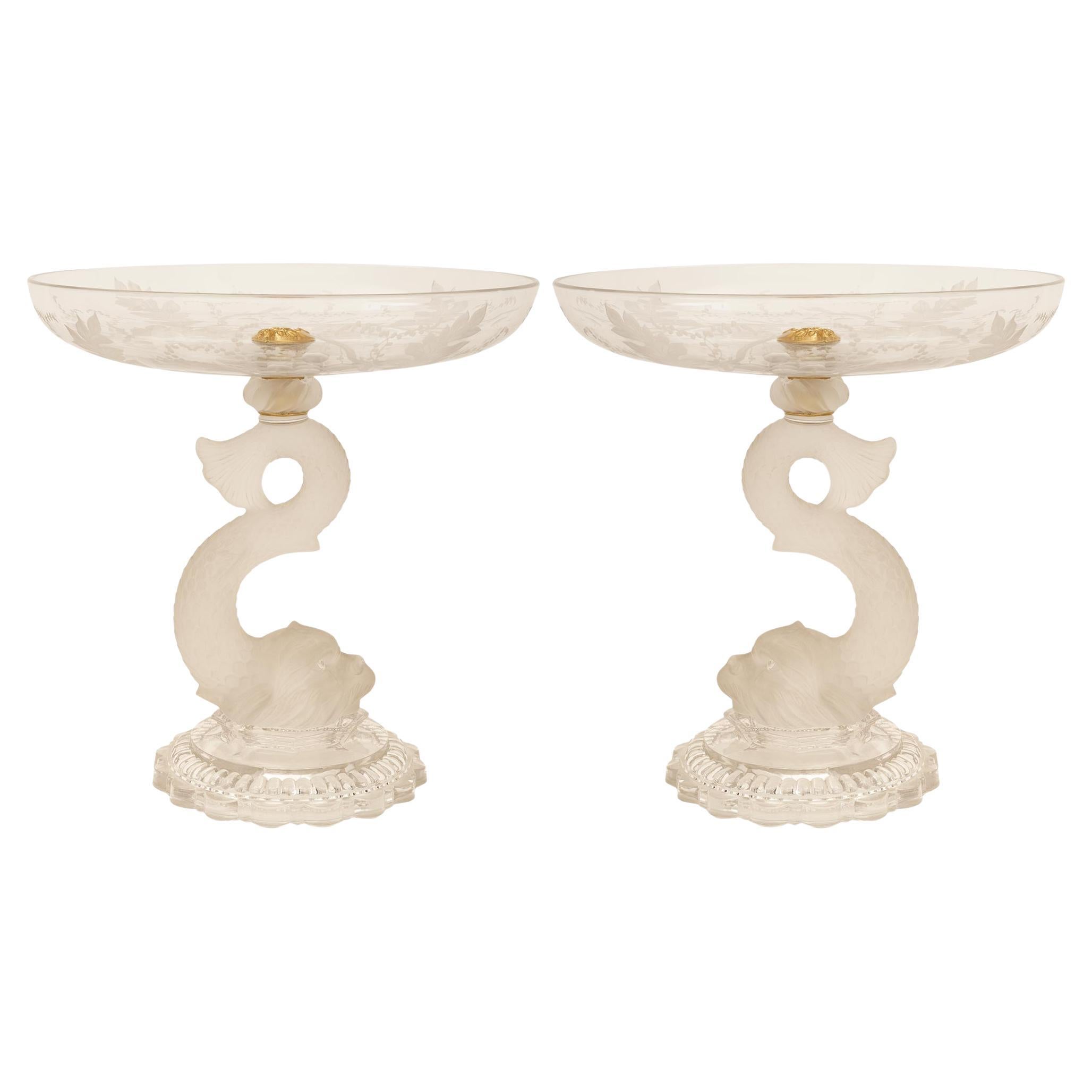 Un par de  Centros de mesa franceses Luis XVI de Cristal de Baccarat y Ormolu en venta