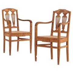 Coppia di poltrone francesi in stile Luigi XVI in rovere sbiancato intagliato, C.C. 1890.