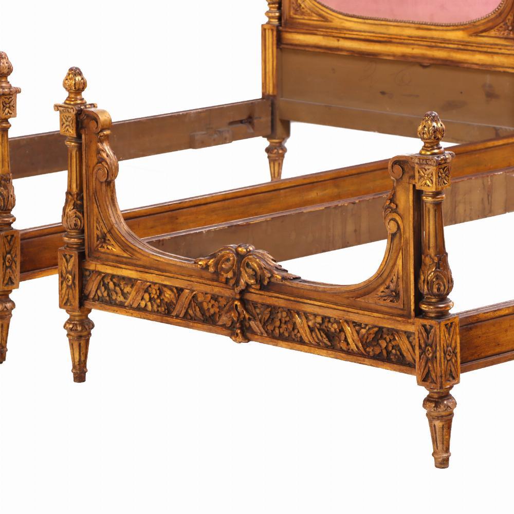 A Pair of French Louis XVI Style Carved Giltwood Twin Beds, C. 1920. In Good Condition For Sale In Philadelphia, PA