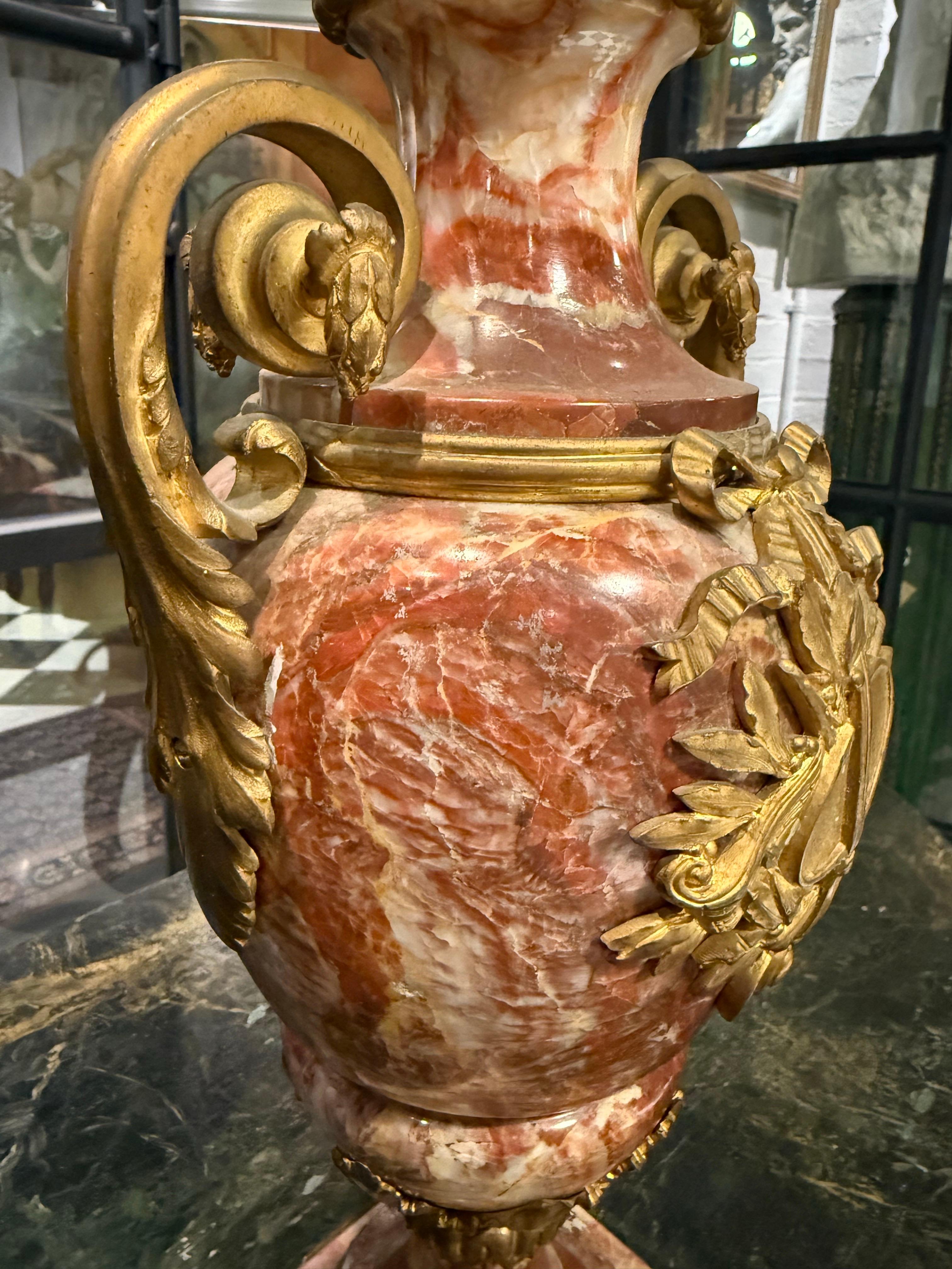 Coppia di cassette francesi in marmo e ormolu in stile Luigi XVI, XIX secolo in vendita 4