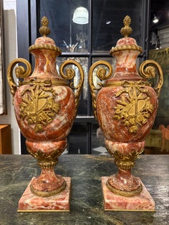 Ein Paar französische Marmor- und Ormolu-Kassetten im Louis-XVI-Stil, 19.