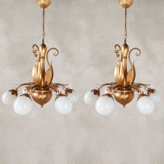 Coppia di lampade Hollywood Regency francesi di metà secolo, patinate in oro e con foglie