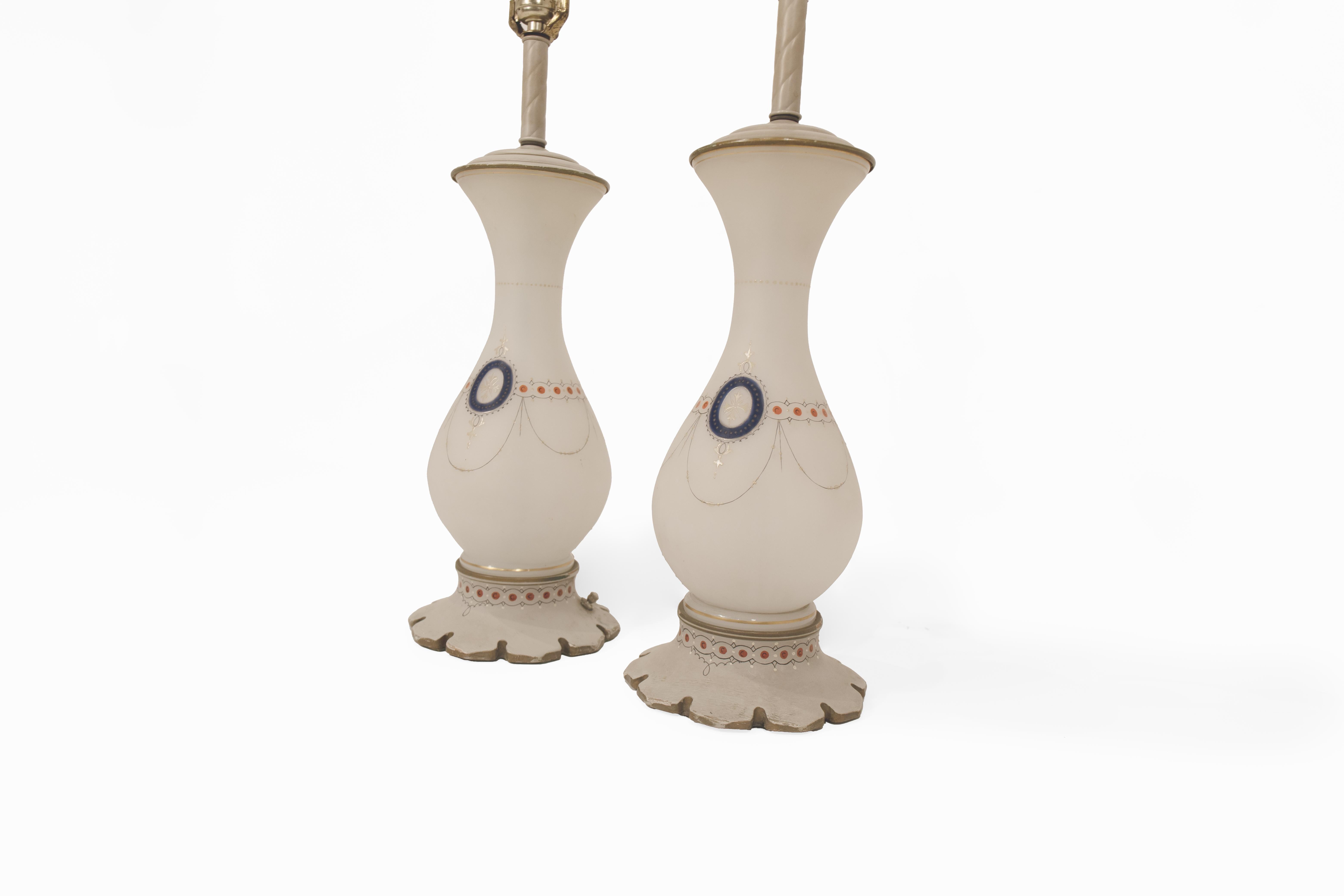 Pareja de lámparas jarrón francesas de la época de Napoleón III Francés en venta
