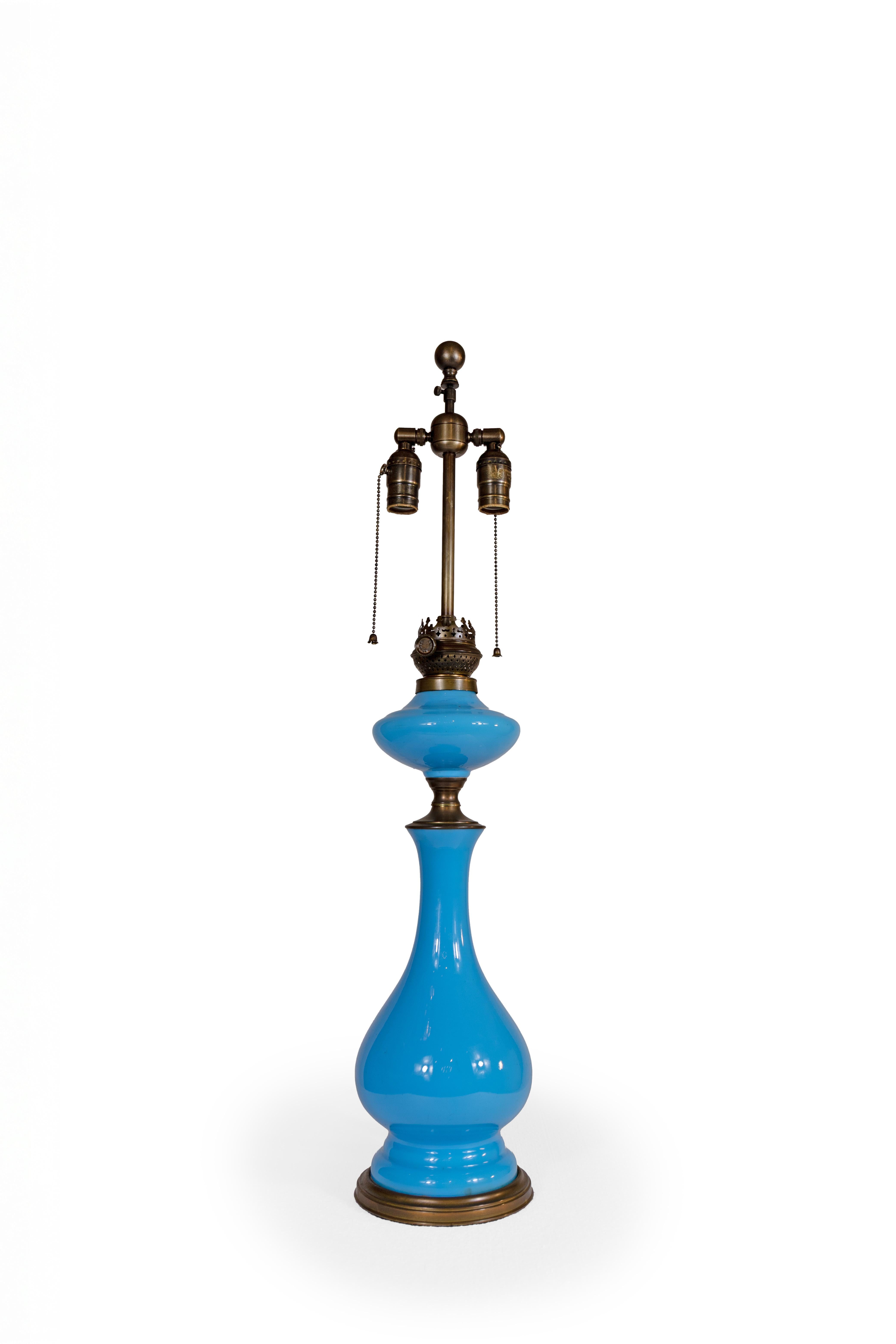 Pareja de lámparas de mesa francesas de opalina estilo Napoleón III en Bueno estado para la venta en New York, NY