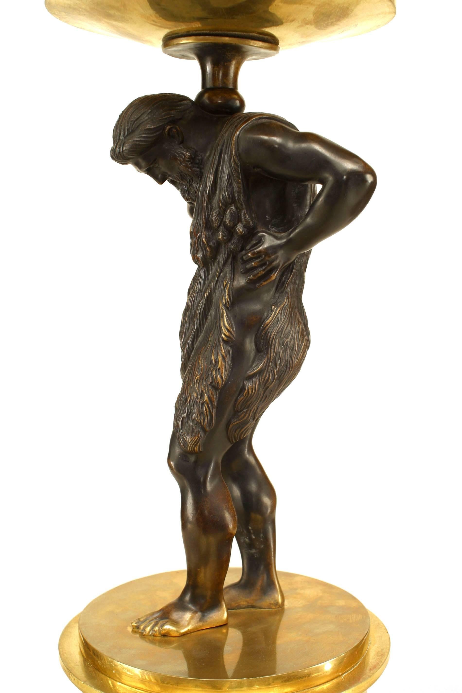 Paire de centres de table en bronze néoclassique français pour l'Atlas Bon état - En vente à New York, NY
