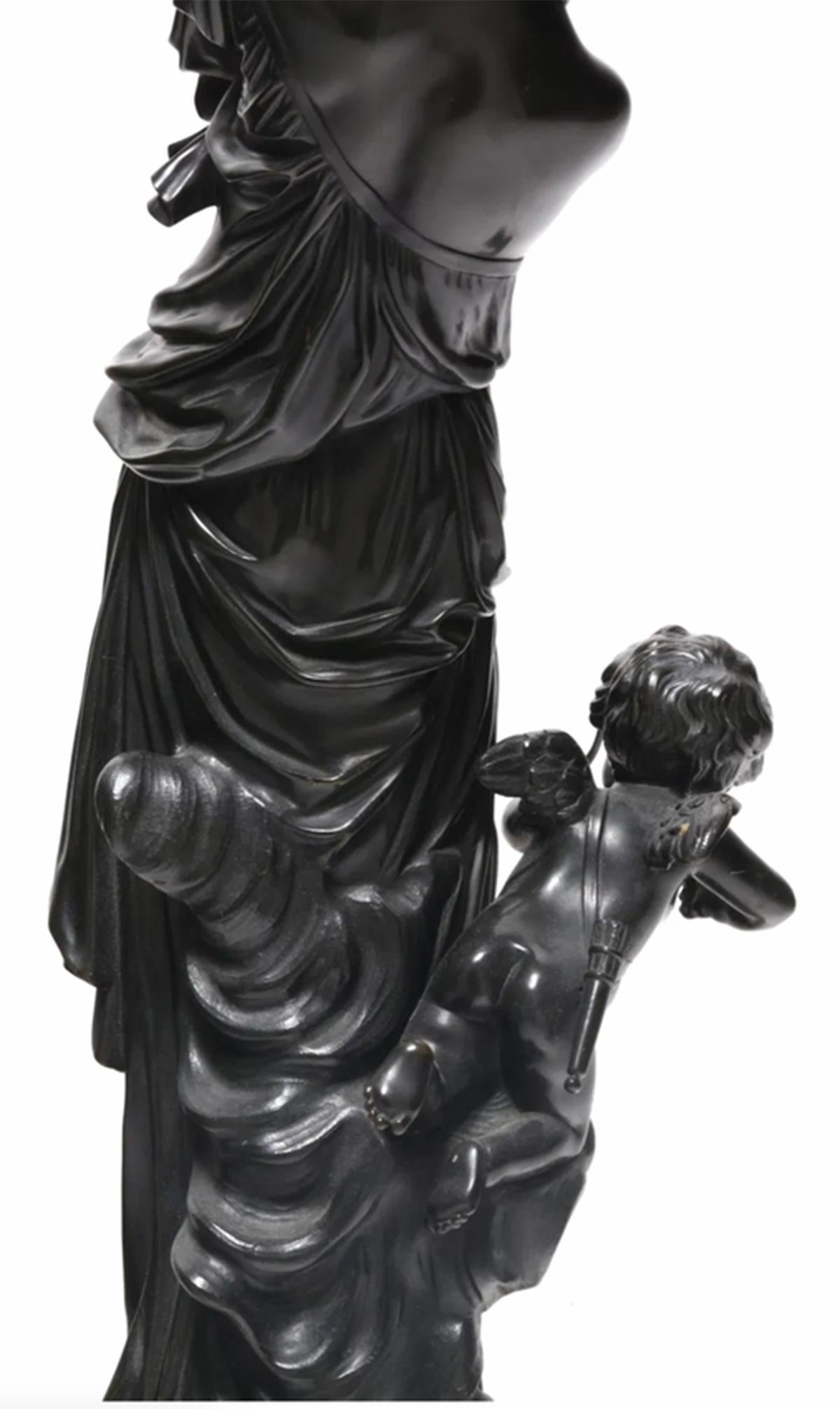 Impressionnante paire de candélabres à 10 lumières en bronze figuratif et en cristal en vente 3