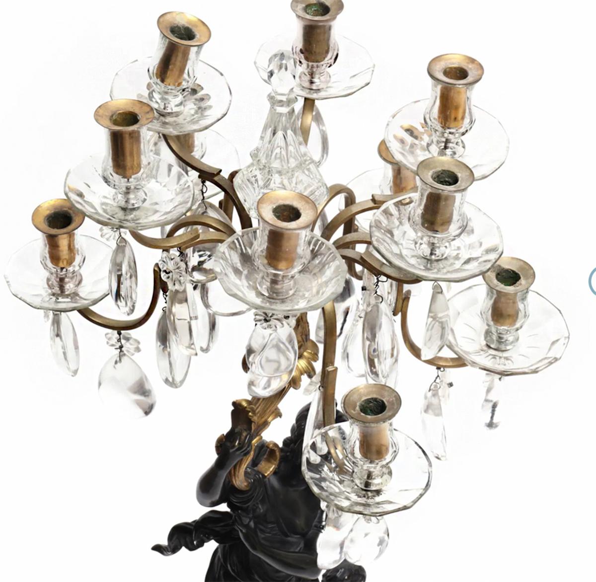 Bronze Impressionnante paire de candélabres à 10 lumières en bronze figuratif et en cristal en vente