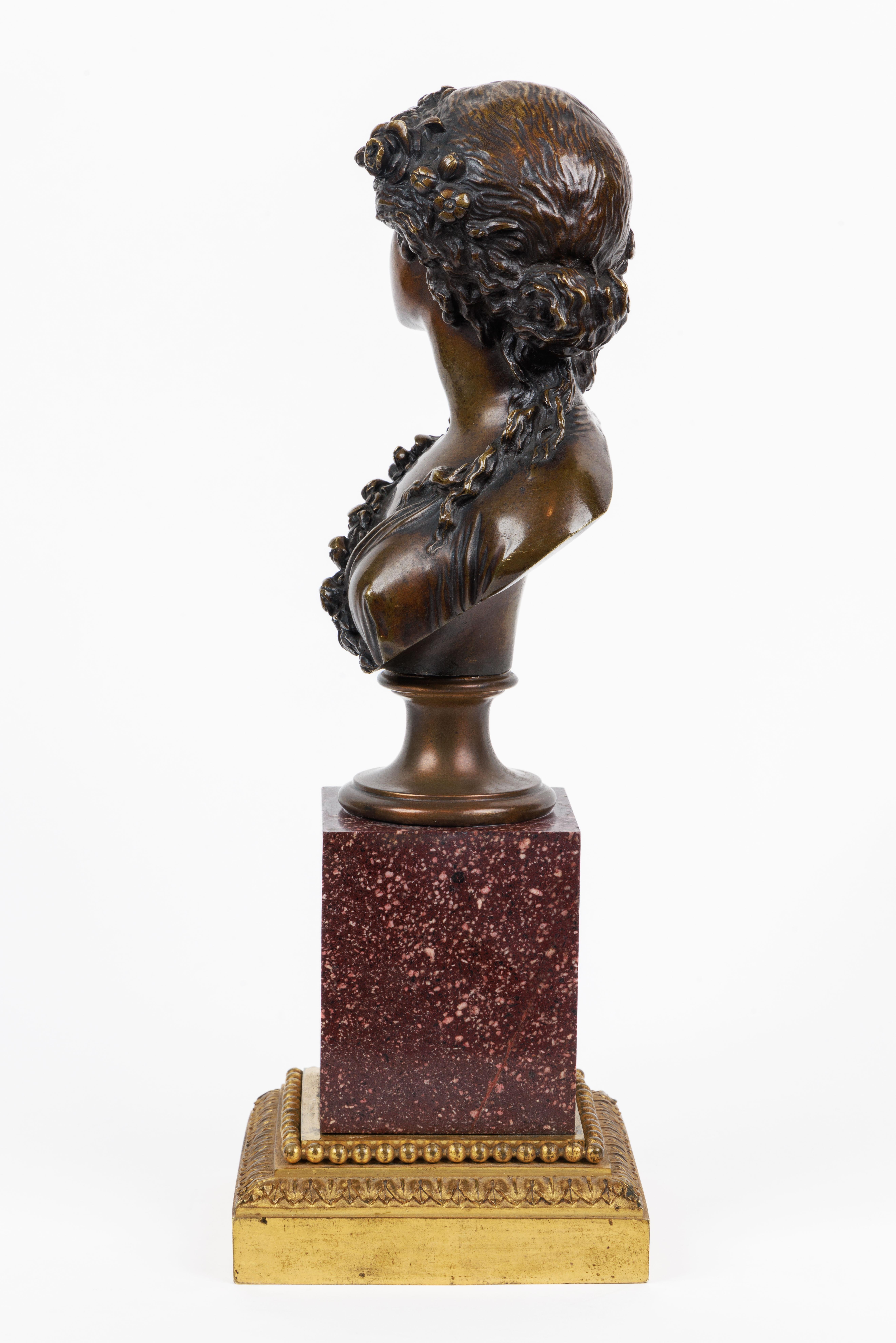 Bronzo Coppia di busti figurativi francesi in ormolu e bronzo patinato su basi di porfido in vendita