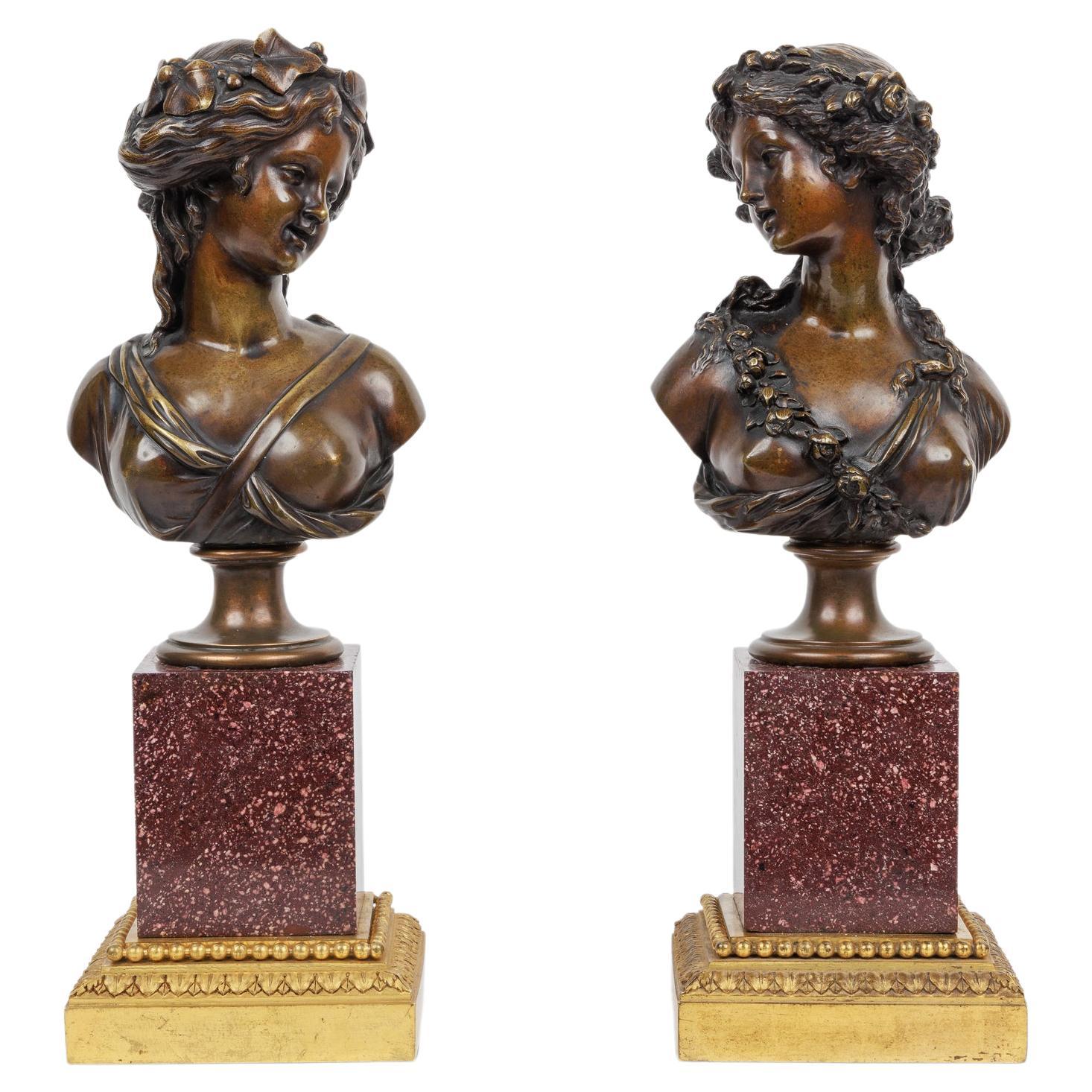 Paire de bustes figuratifs français en bronze doré et patiné sur socle en porphyre