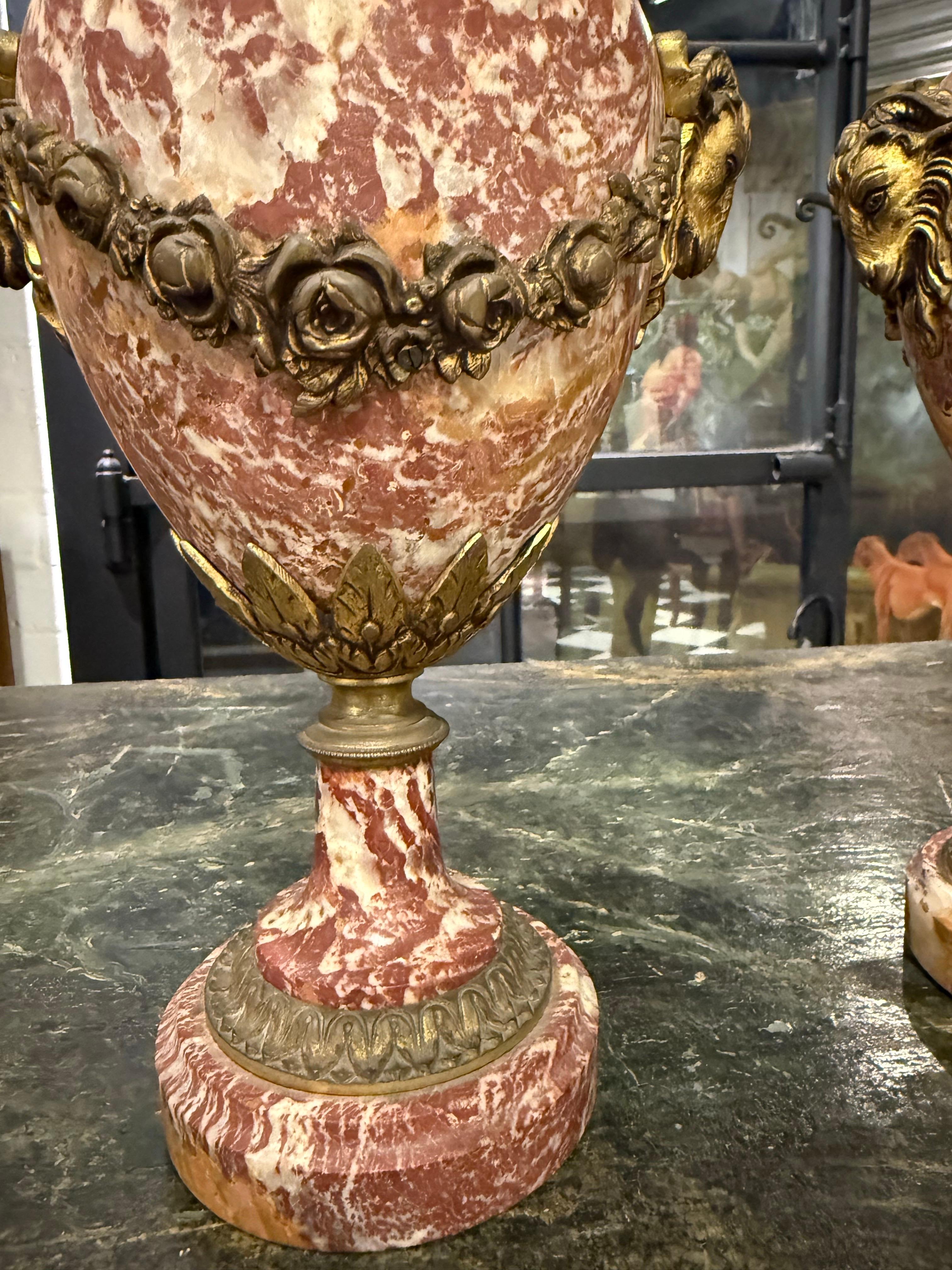 Paire de cassolettes françaises en bronze doré et en marbre Peche D'alap, 19e siècle en vente 6