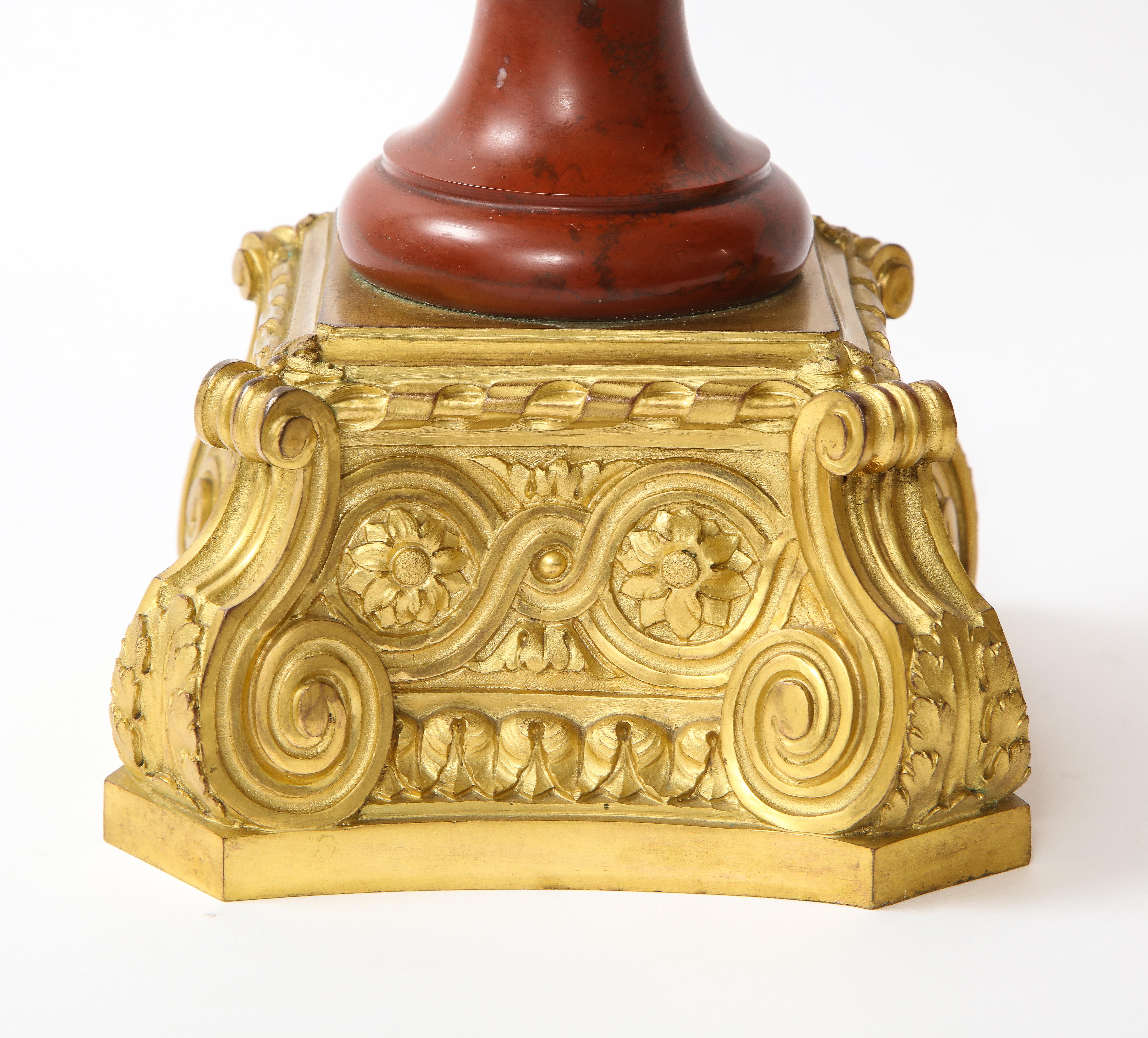 Paire de vases couverts de marbre rouge montés en bronze doré, signés Maison Boudet en vente 7