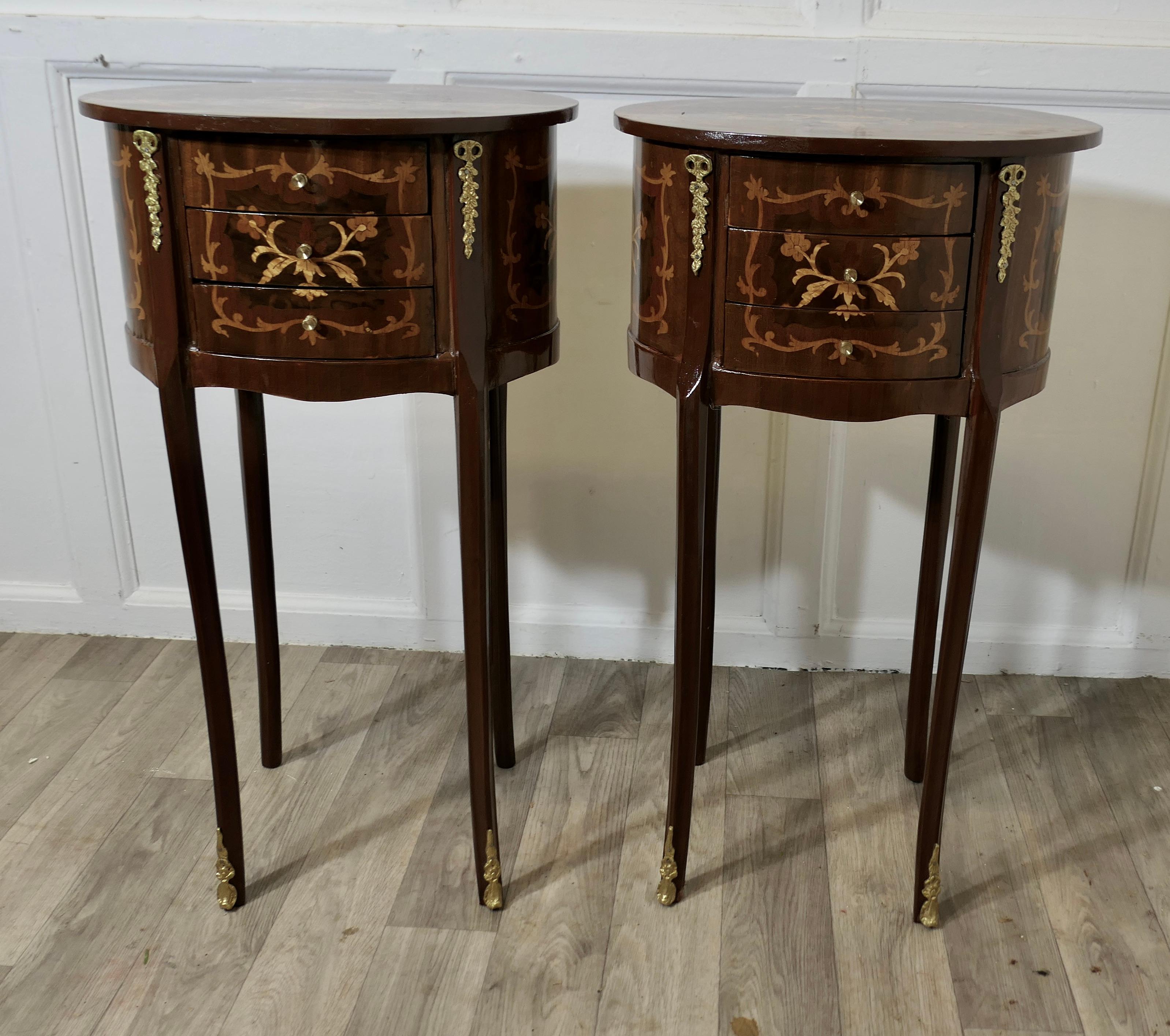 Early 20th Century A Pair of French Oval Side Tables or Bedside Cabinets For Sale