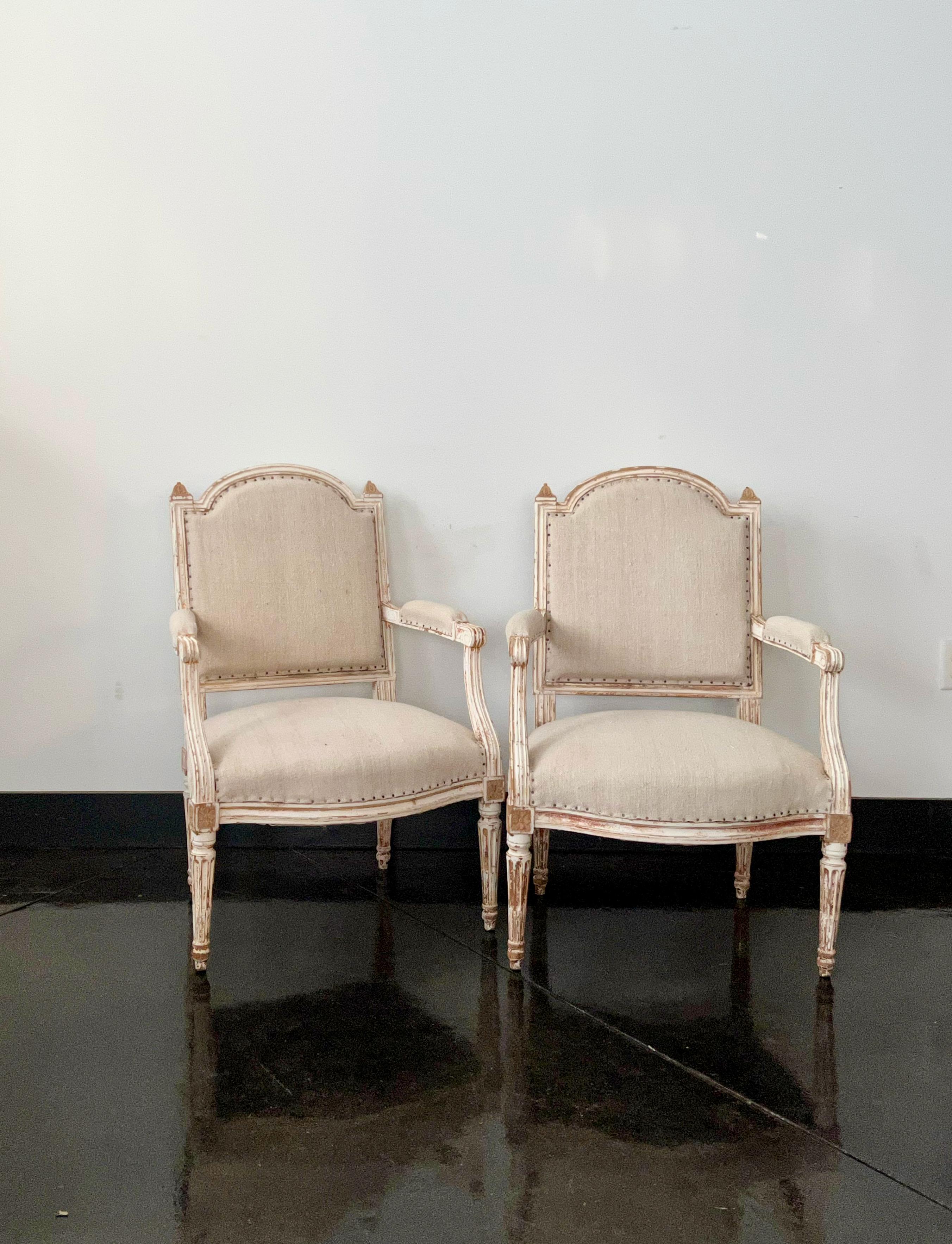Hand-Crafted Pair of French Painted Fauteuils in Louis XV Style For Sale