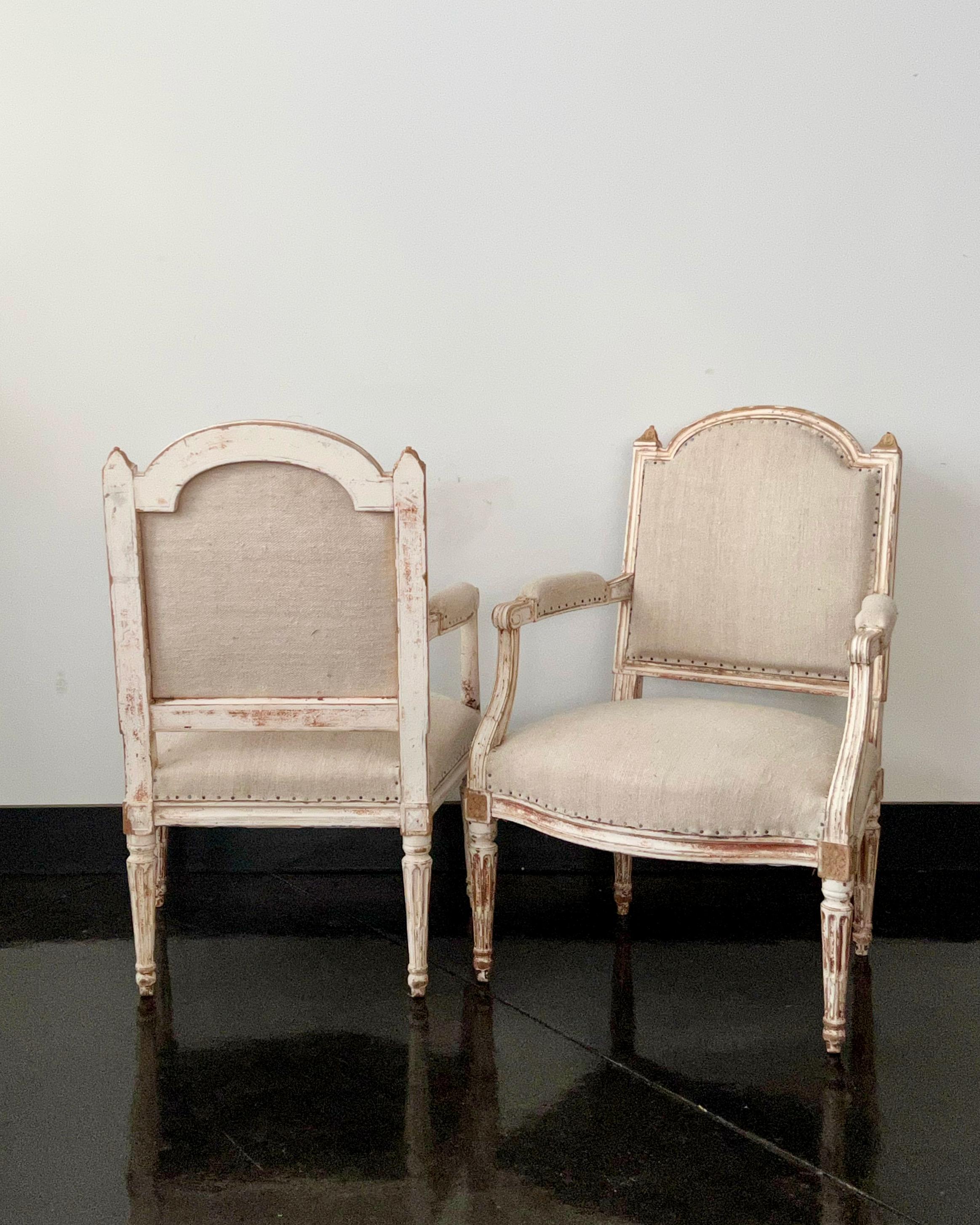 Pair of French Painted Fauteuils in Louis XV Style In Good Condition For Sale In Charleston, SC