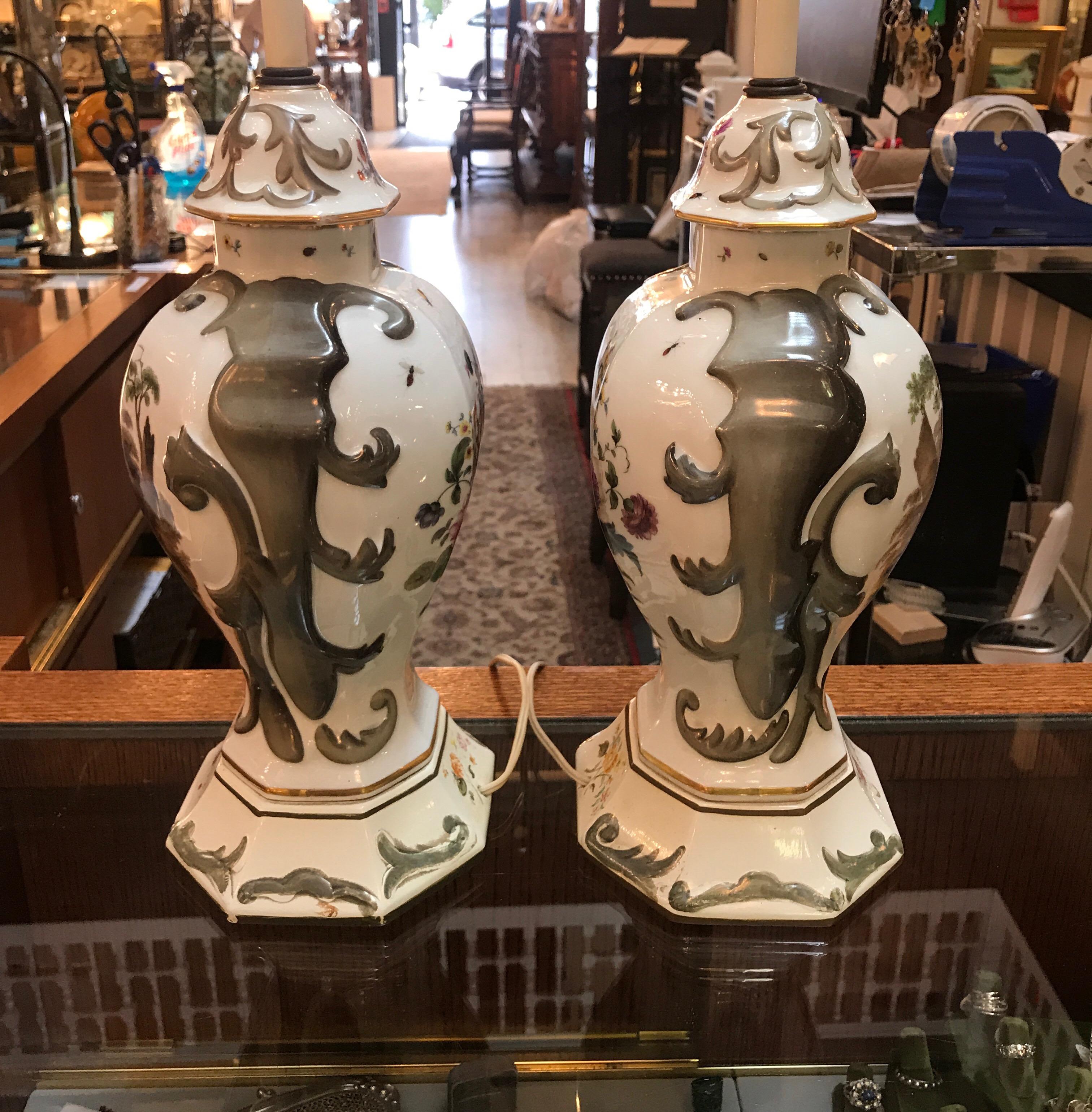 A Pair of French Paris Porcelain Hand Painted Urn Lamps  In Good Condition In Lambertville, NJ