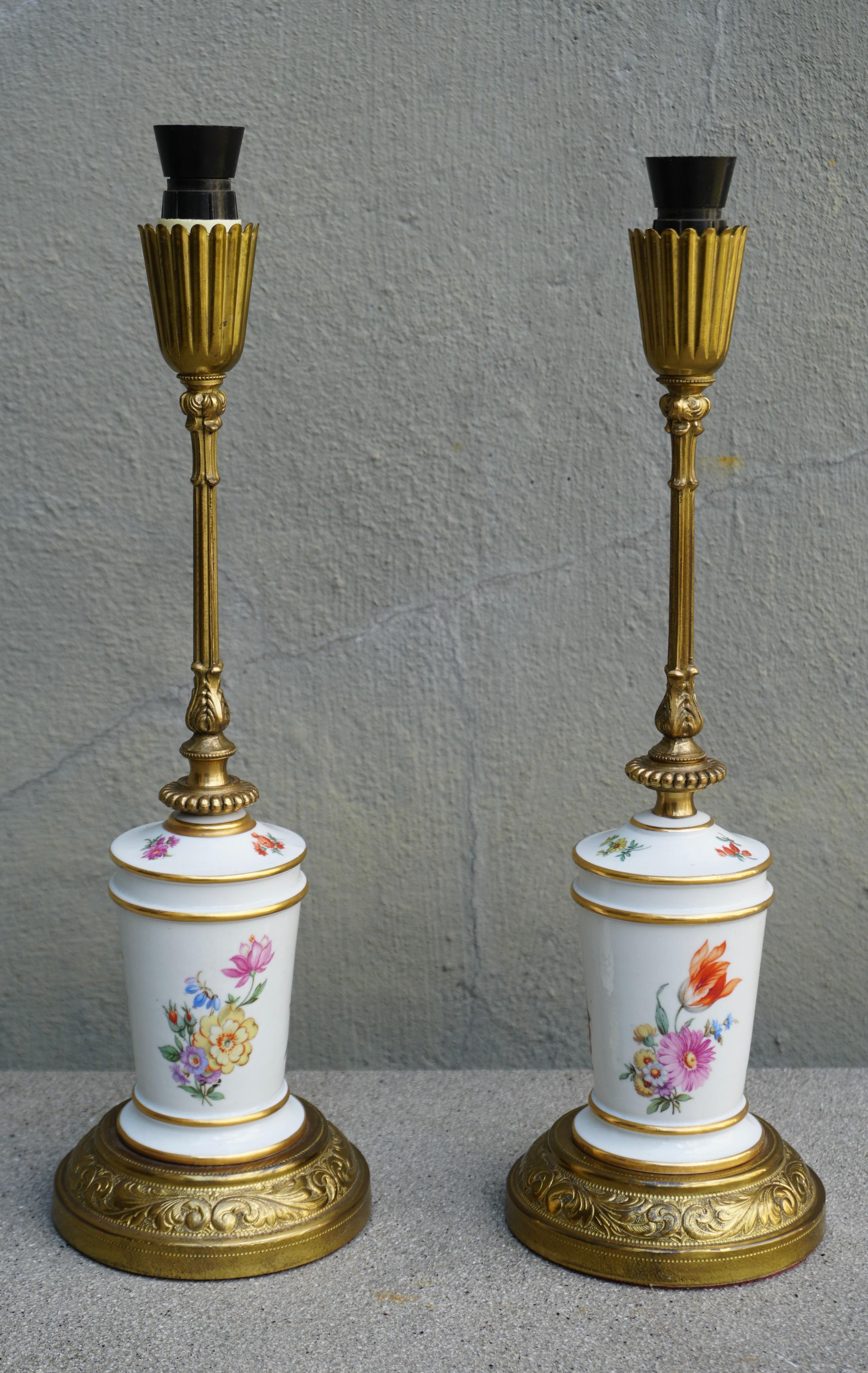 Romantic A Pair of French Porcelain and brass Floral Lamps For Sale