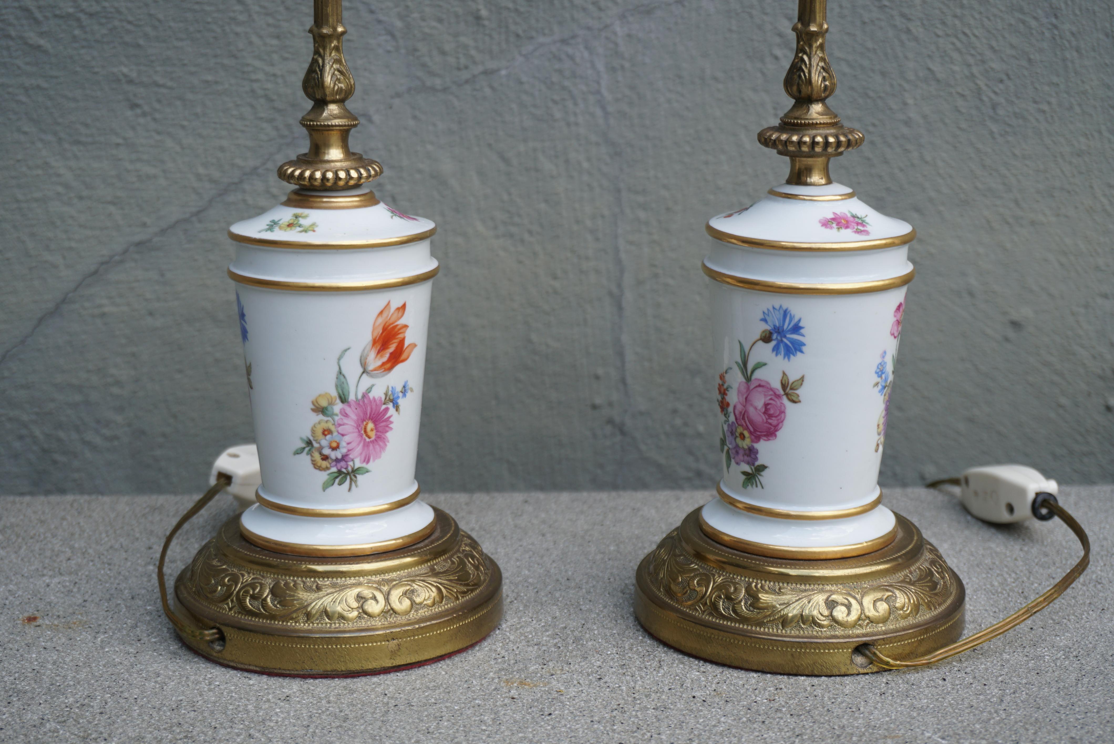 20th Century A Pair of French Porcelain and brass Floral Lamps For Sale