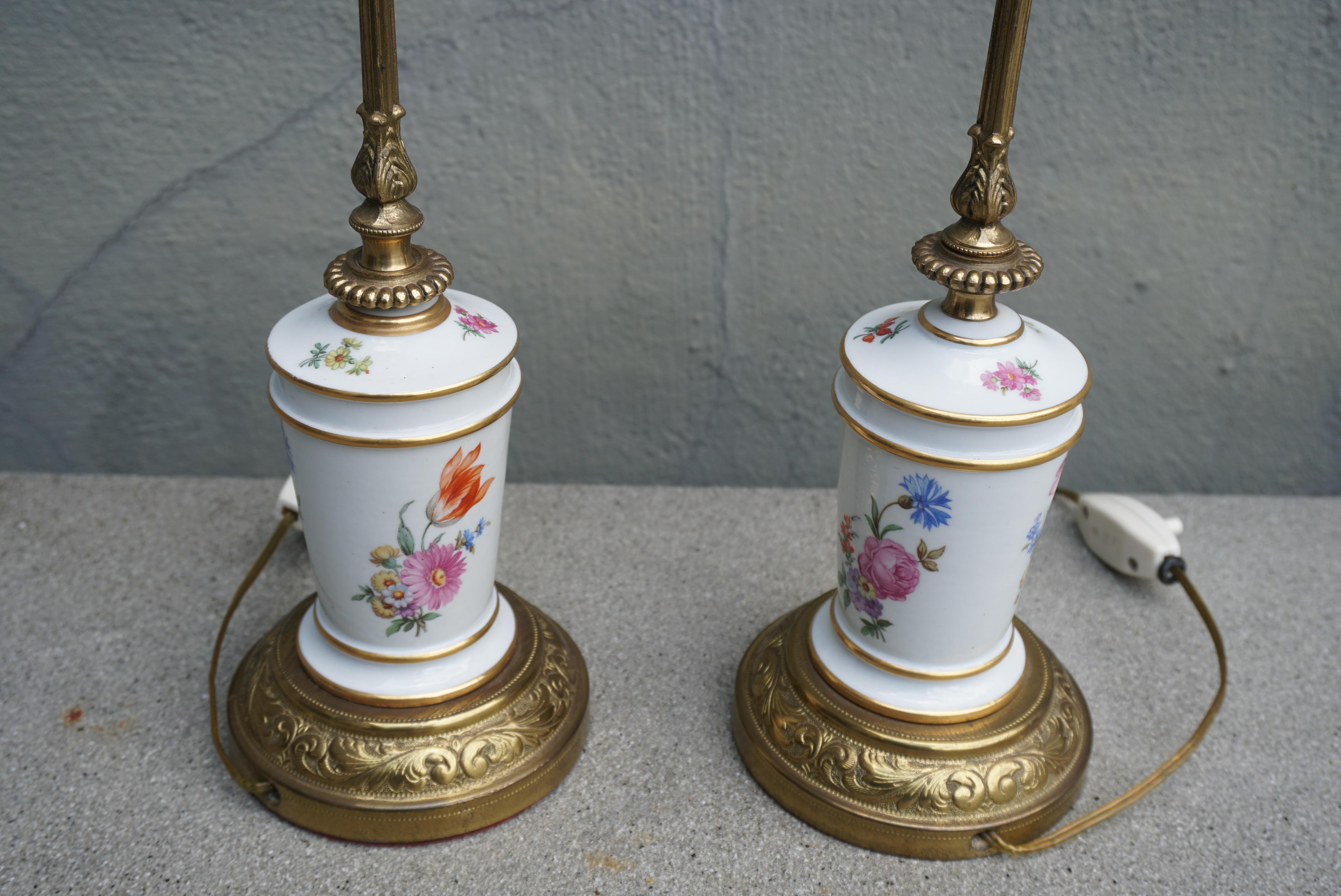 A Pair of French Porcelain and brass Floral Lamps For Sale 1