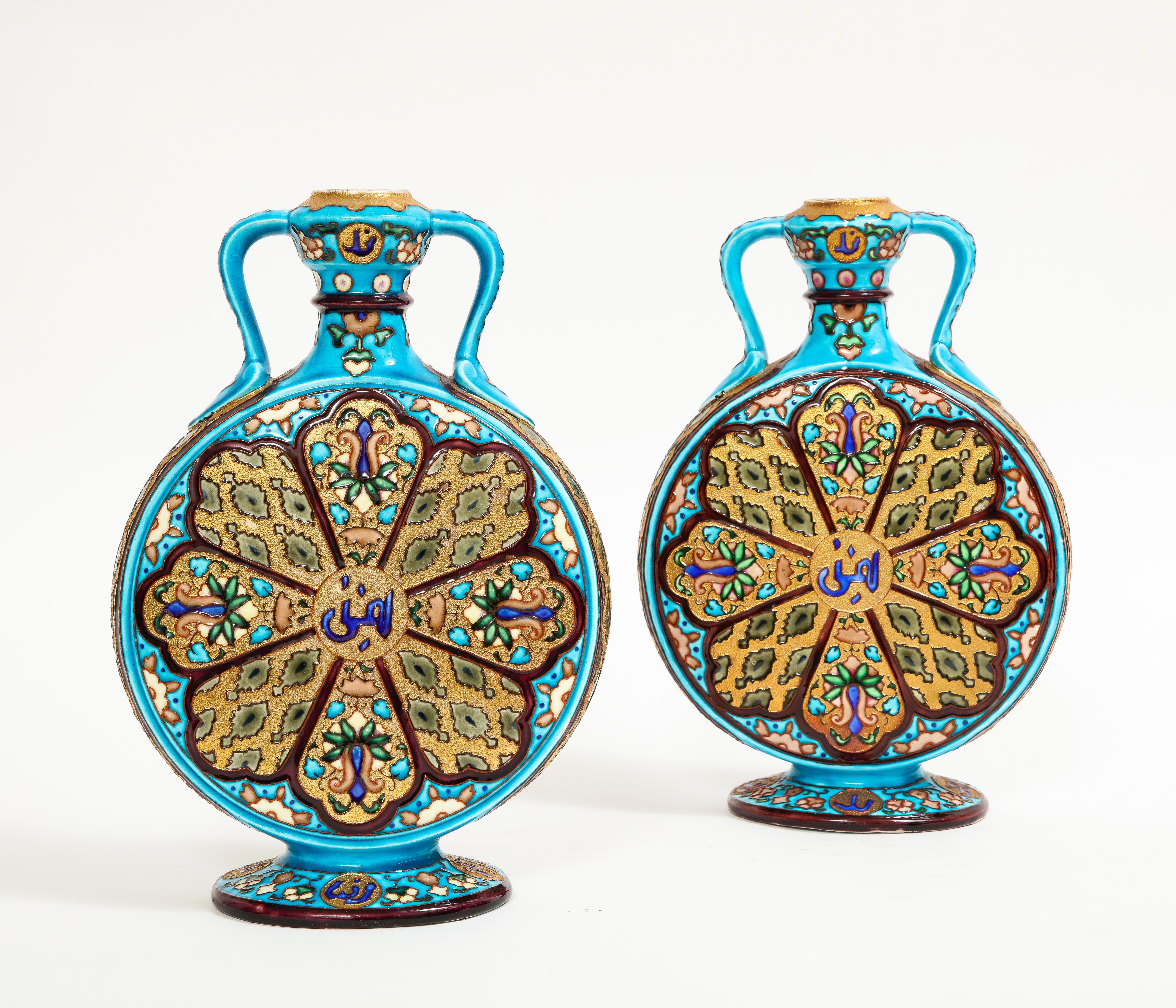 Paar französische Porzellan-Mond-Flask-Vasen, für den islamisch-maurerischen Markt (Französisch) im Angebot