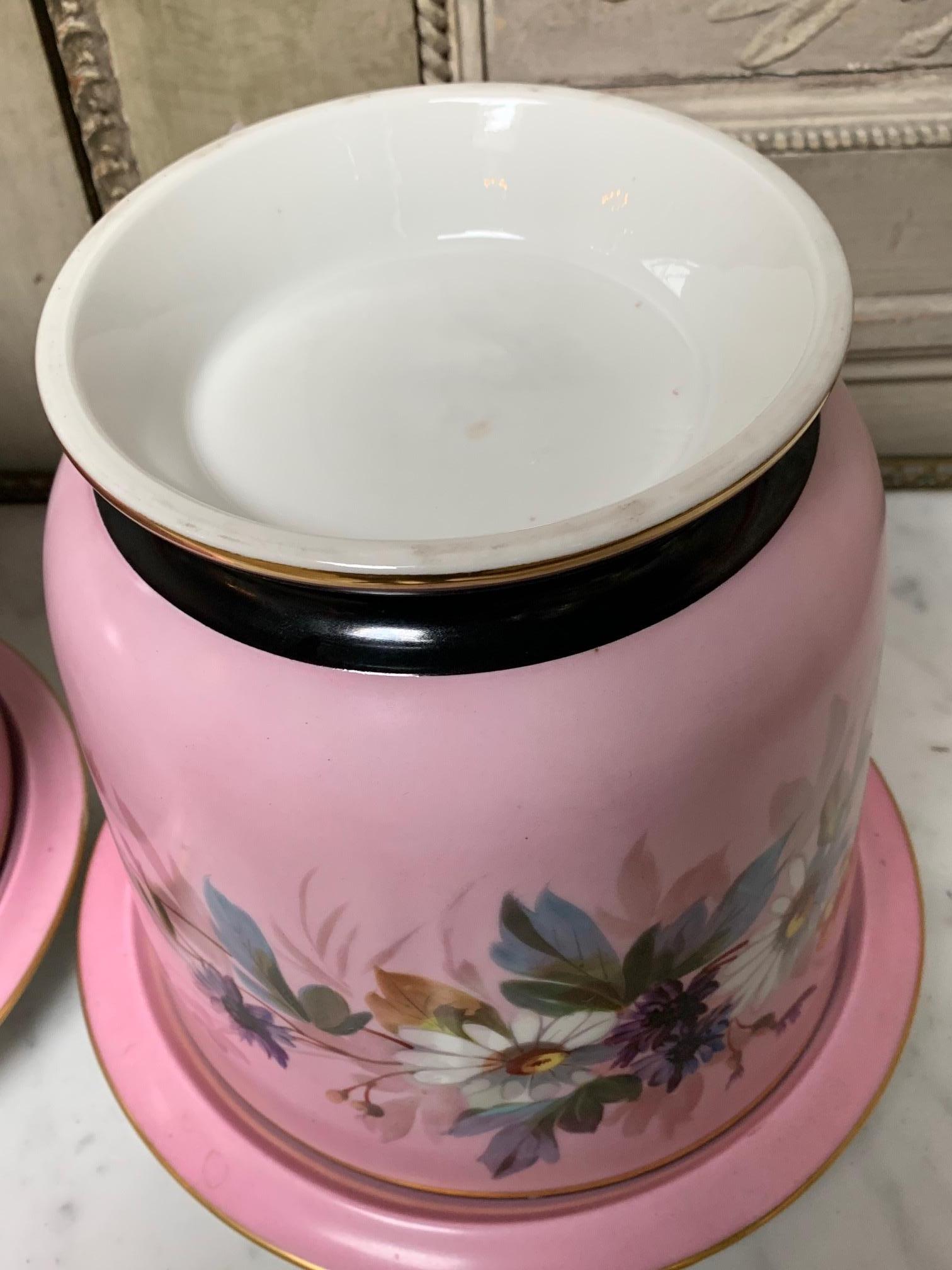 Paar französische Porzellantöpfe Napoleon III rosa und weiß auf Ständern im Angebot 7