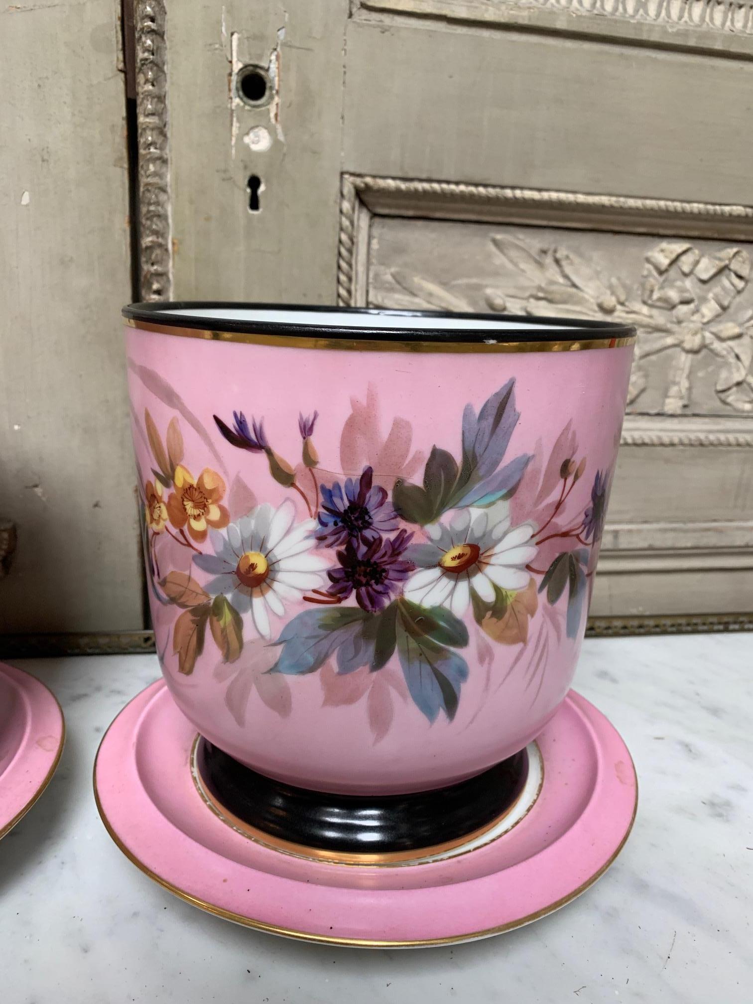 Pair of French Porcelain Napoleon III Pink ad White Cashepots on Stands In Good Condition For Sale In Dallas, TX