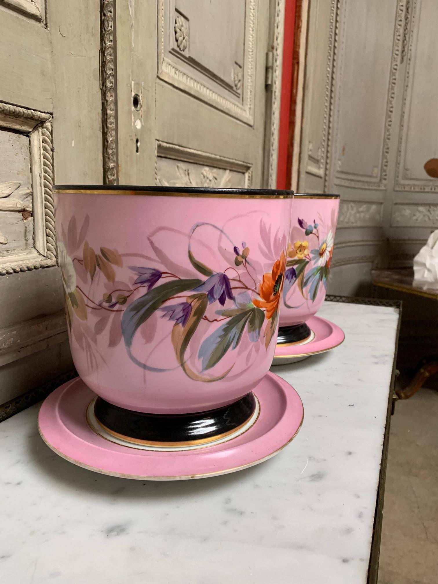 Pair of French Porcelain Napoleon III Pink ad White Cashepots on Stands For Sale 2