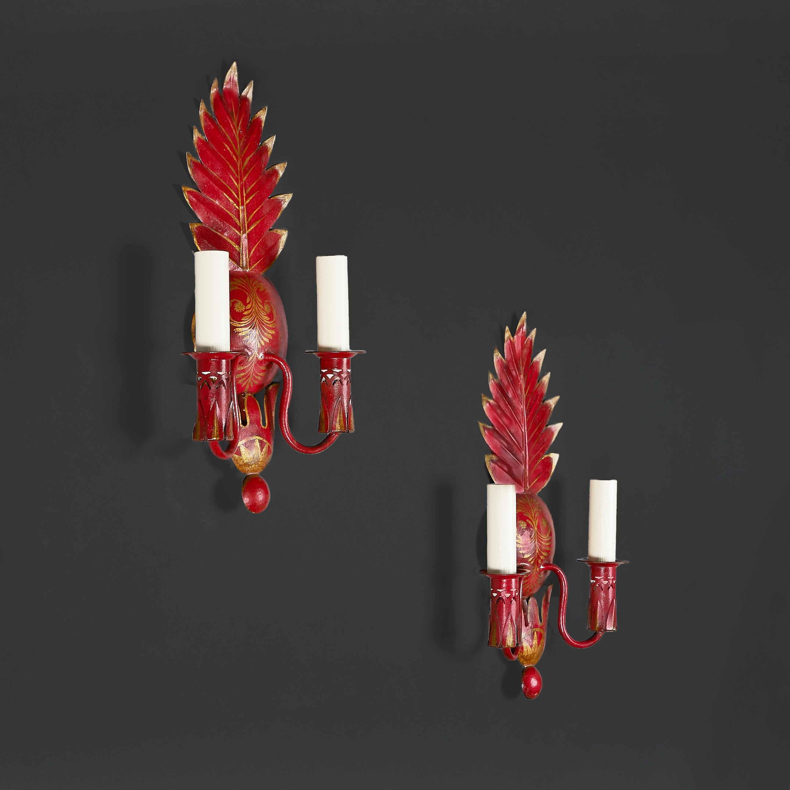 A Pair of French Red Tole Wall Lights In Good Condition In London, GB