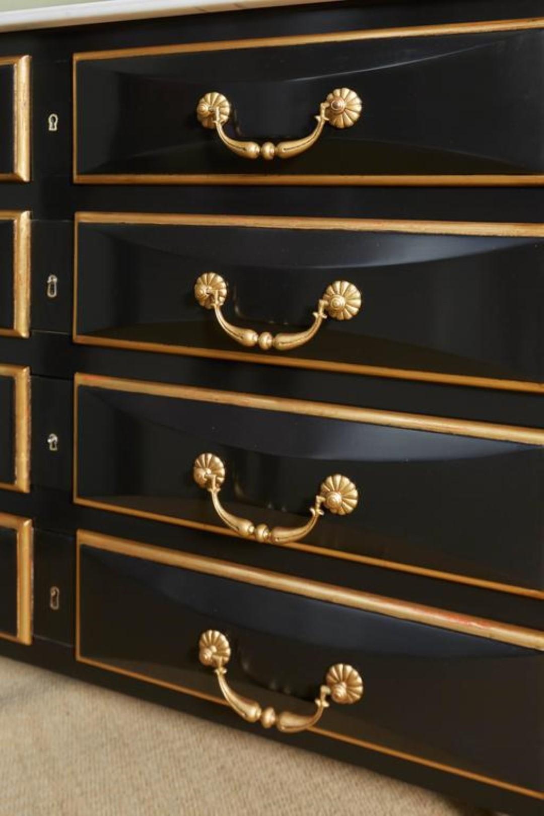 Pair of French Regence Style Ormolu-Mounted Ebonized Chest of Drawers In Good Condition For Sale In New York, NY