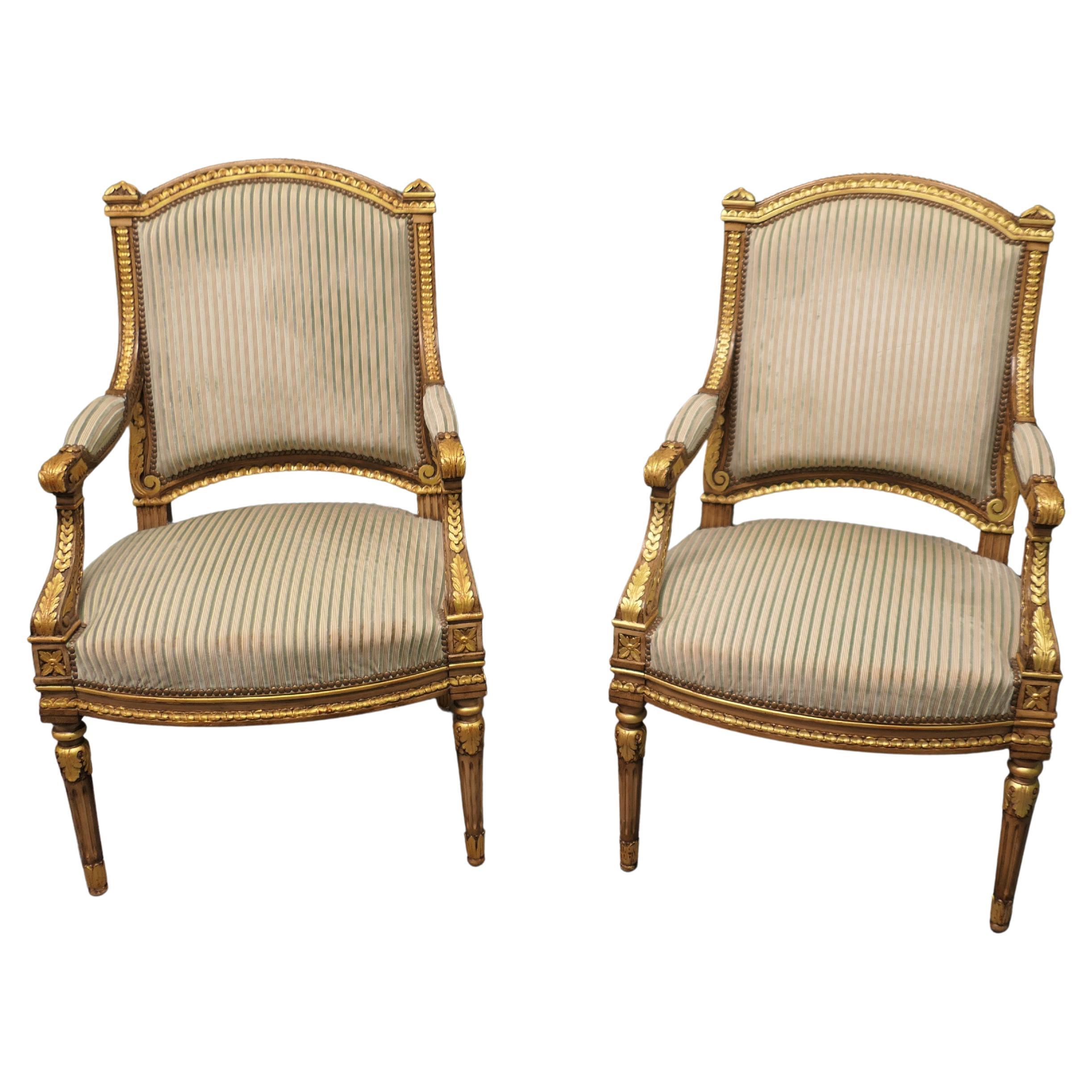 Pareja de sillones abiertos de estilo regencia francés Estos sillones grandes son muy