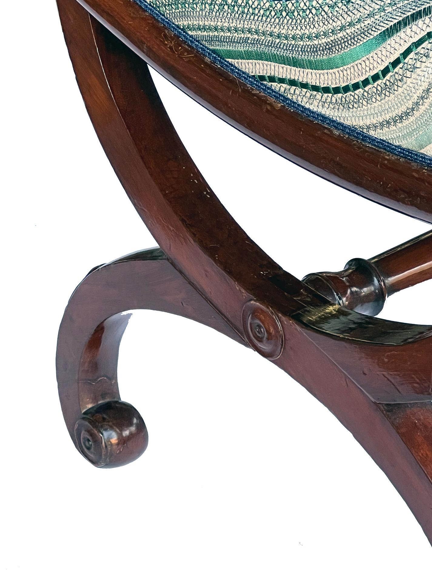 A Pair of French Restoration Mahogany Curule-form Stools In Good Condition For Sale In San Francisco, CA