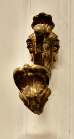 Una coppia di copritenda francesi rococò in ormolù