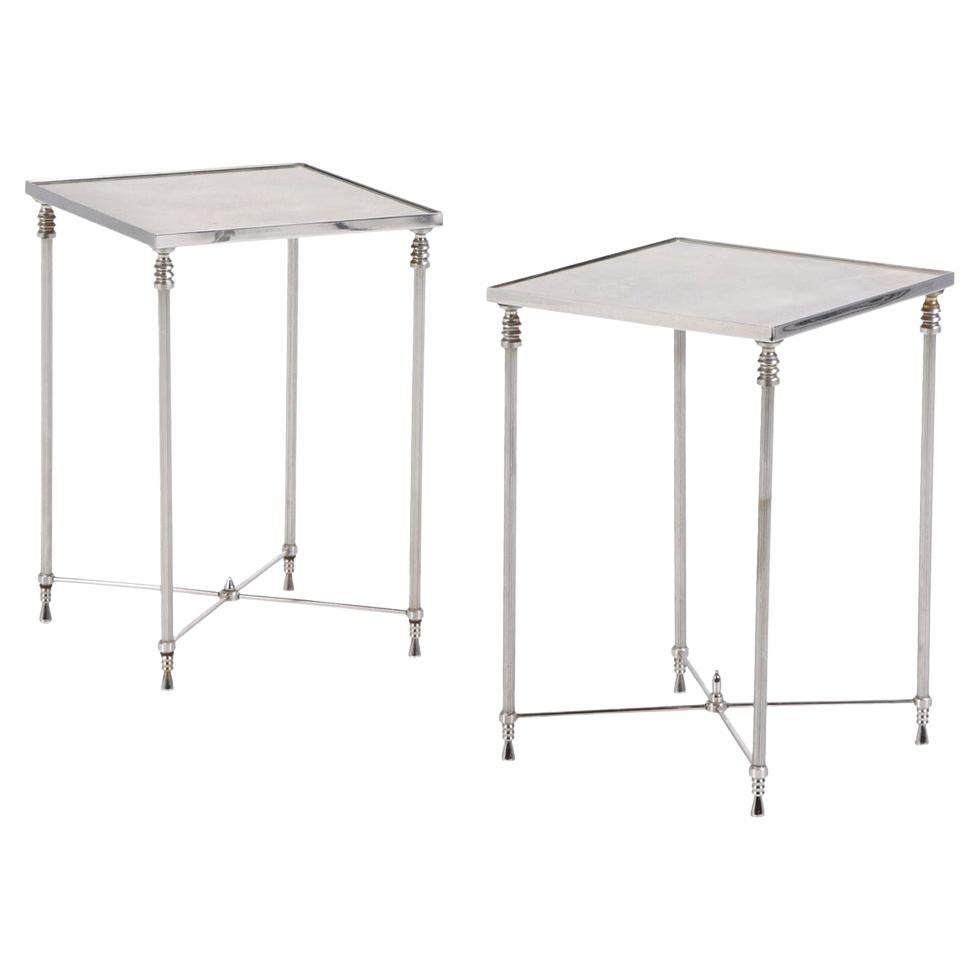 Paire de tables françaises à miroir en métal argenté, à la manière de la Maison Jansen.