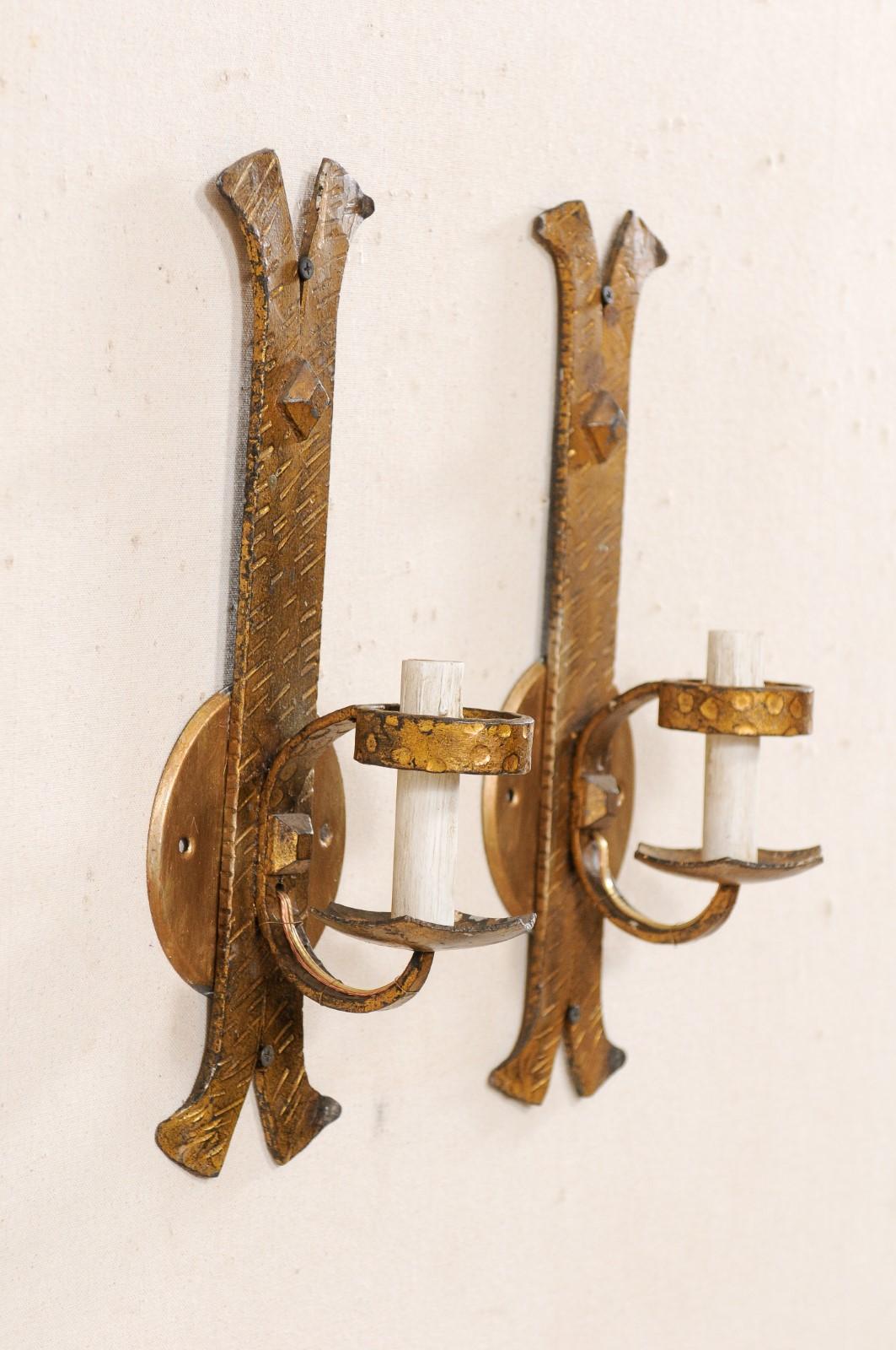 Pair of French Single-Light Gold-Tone Iron Sconces with Textured Finish For Sale 3
