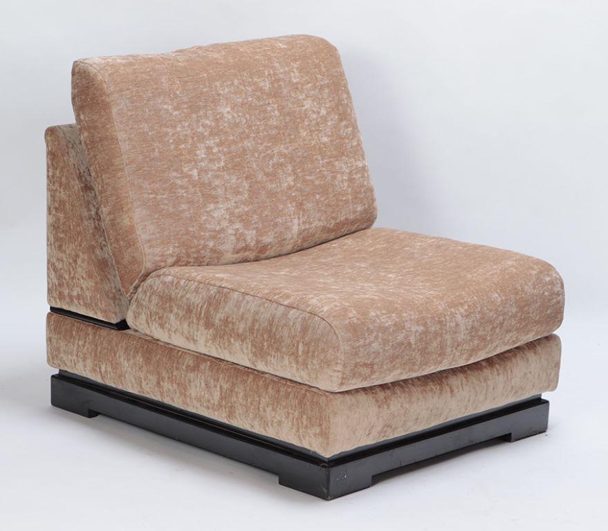 Une paire de chaises à pantoufles françaises, Jacques Charpentier vers 1970. Avoir un nouveau tissu. 