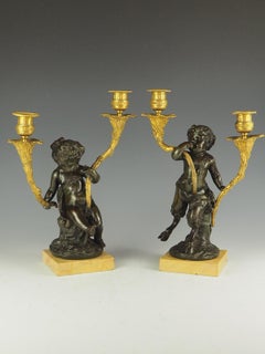 Pareja de candelabros franceses de bronce macizo y ormolu, hacia 1820