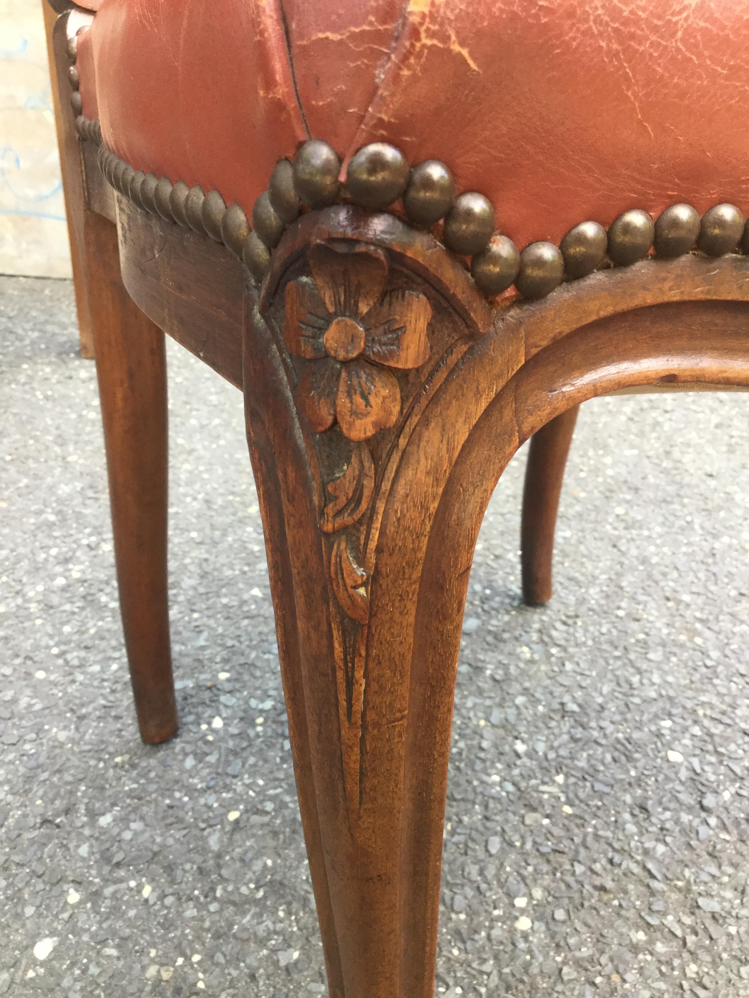 Early 20th Century Pair of French Walnut & Leather Boudoir Chairs For Sale