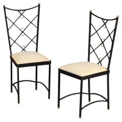 Coppia di sedie francesi in ferro battuto e ottone alla maniera di Andre Arbus.