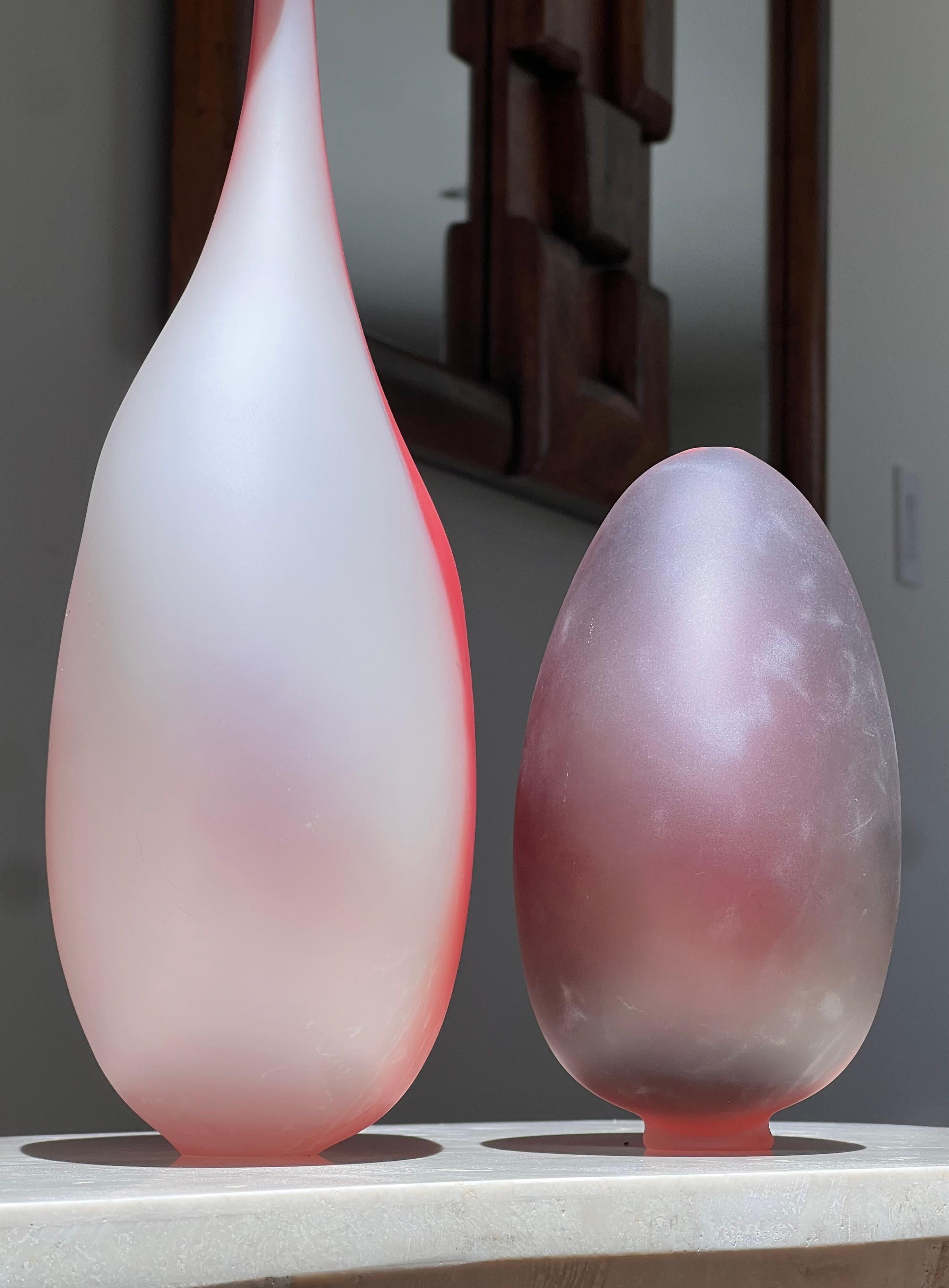 A pair of frosted art glass vessels, 20th century For Sale 5
