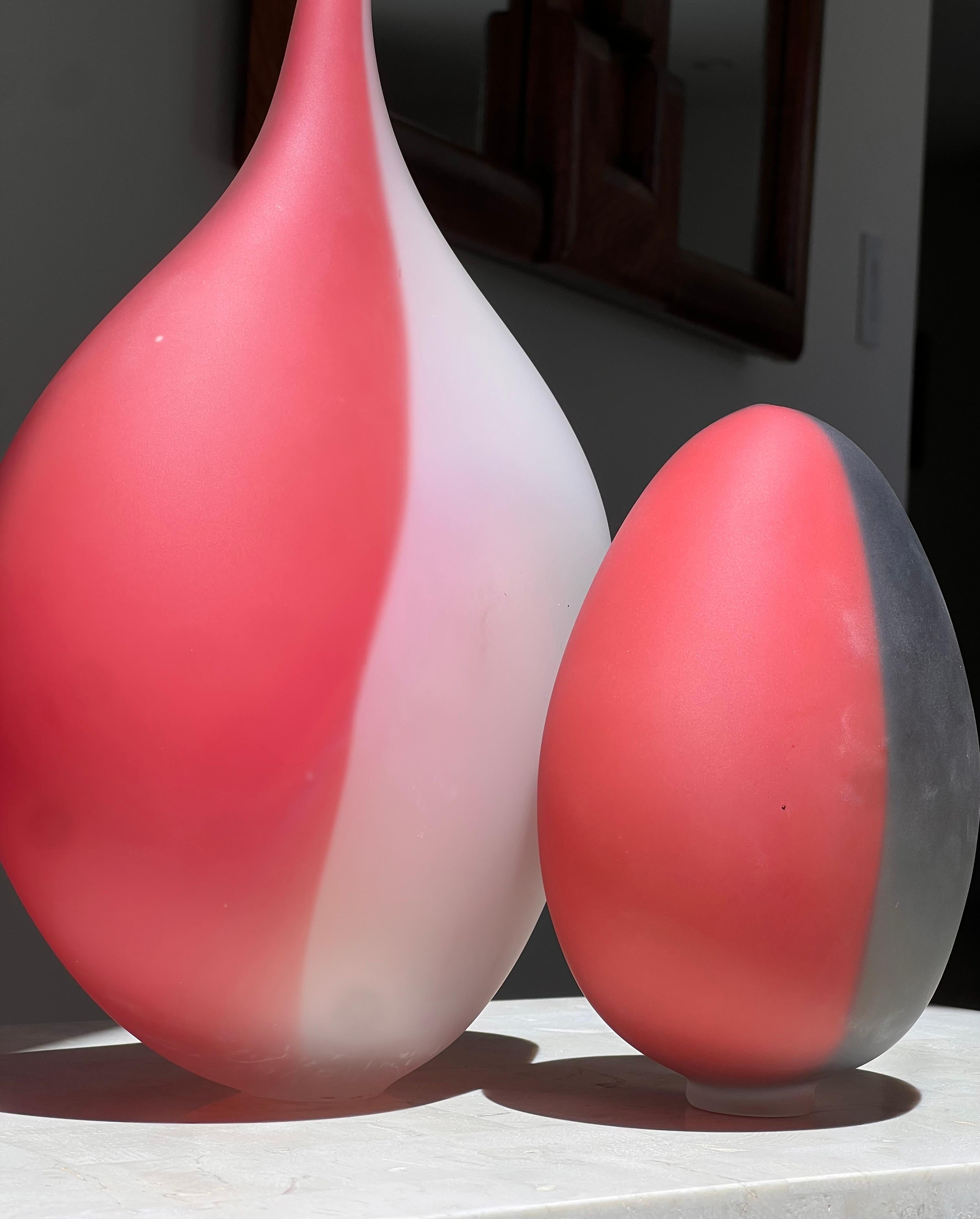 Post-Modern A pair of frosted art glass vessels, 20th century For Sale