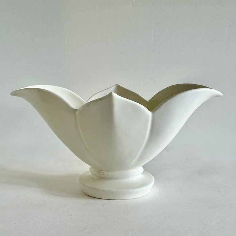 Lotus-Vasen aus Fulham-Keramik, Paar (Englisch) im Angebot