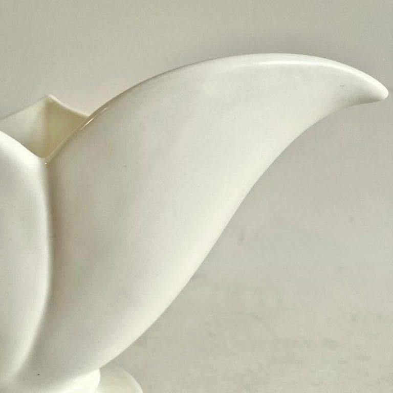 20ième siècle Paire de vases lotus en poterie de Fulham en vente
