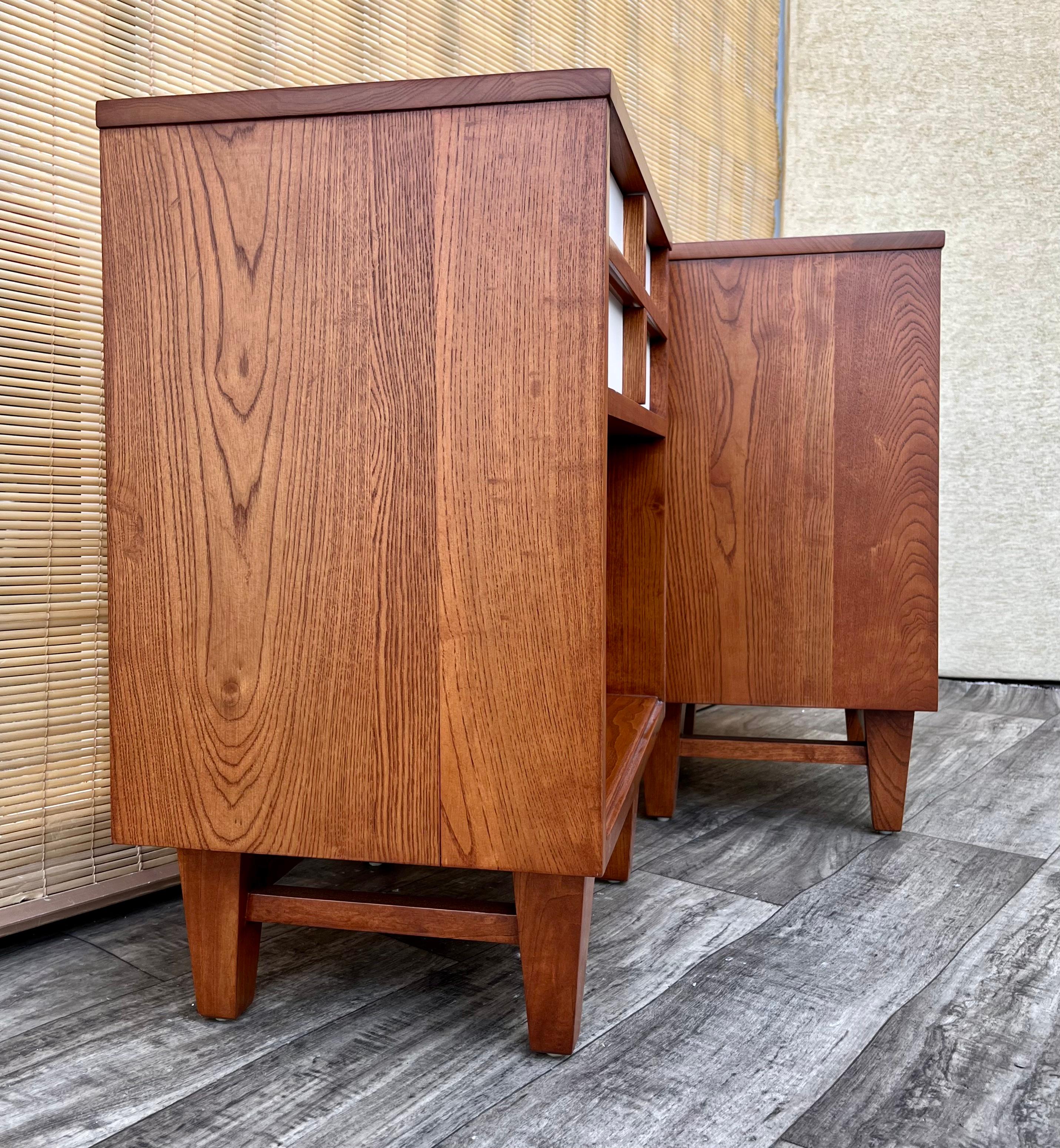 A Pair of Fully Refinished Mid Century Modern Nightstands. Circa 1960s For Sale 3