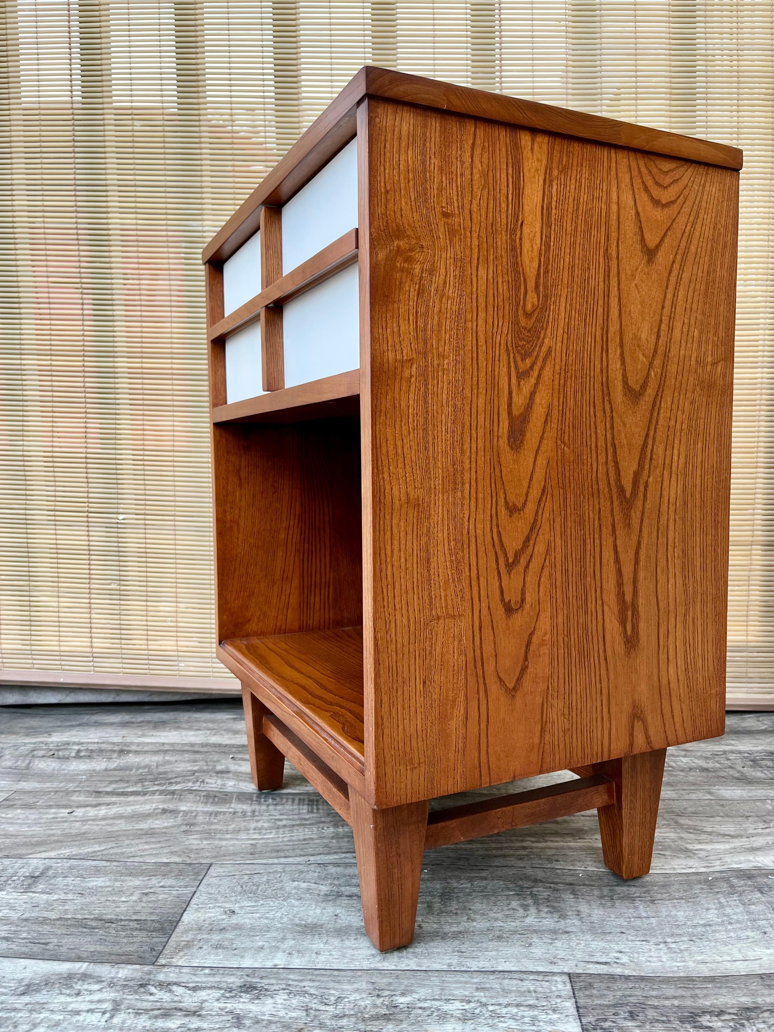 A Pair of Fully Refinished Mid Century Modern Nightstands. Circa 1960s For Sale 4