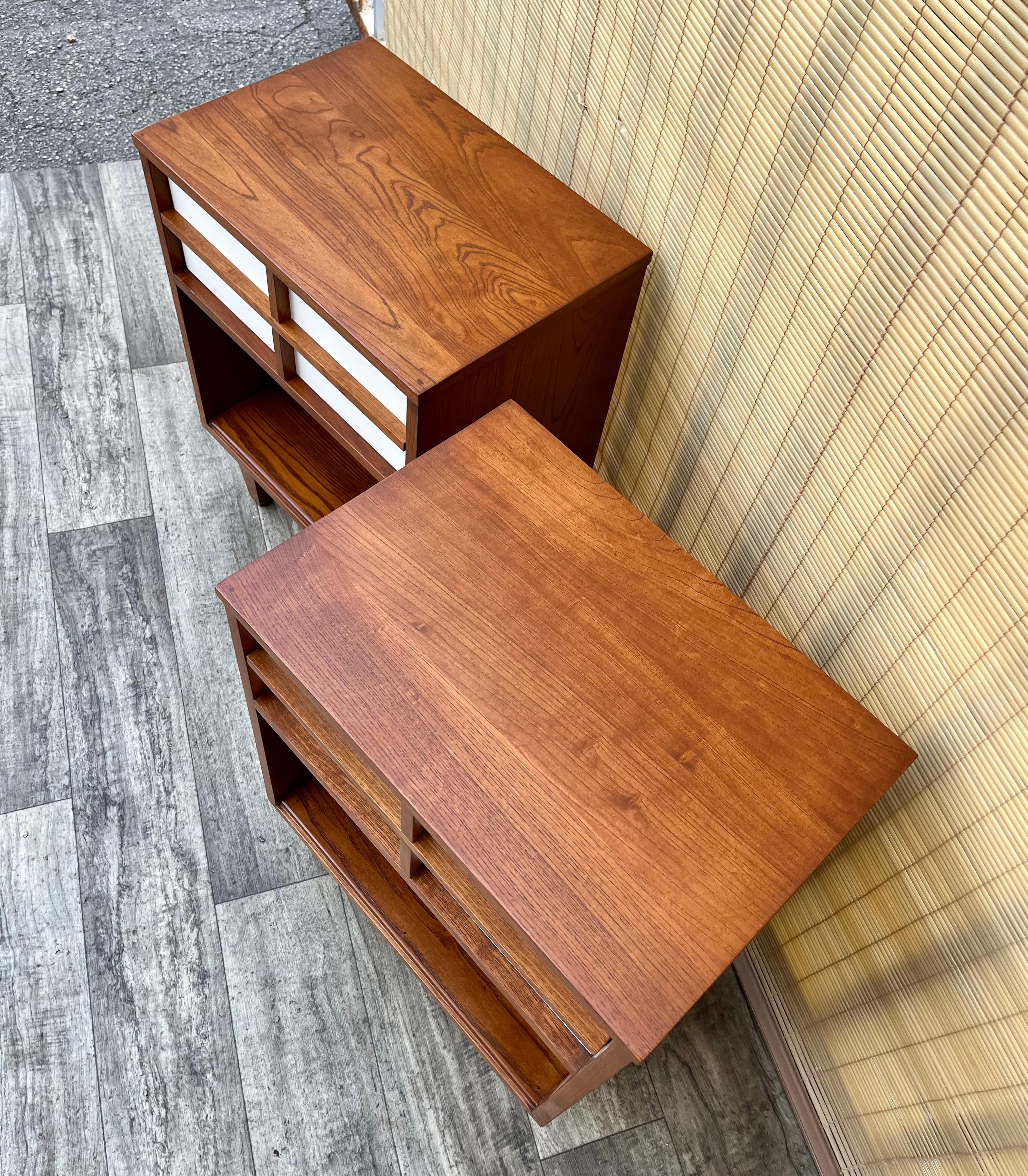 A Pair of Fully Refinished Mid Century Modern Nightstands. Circa 1960s For Sale 5