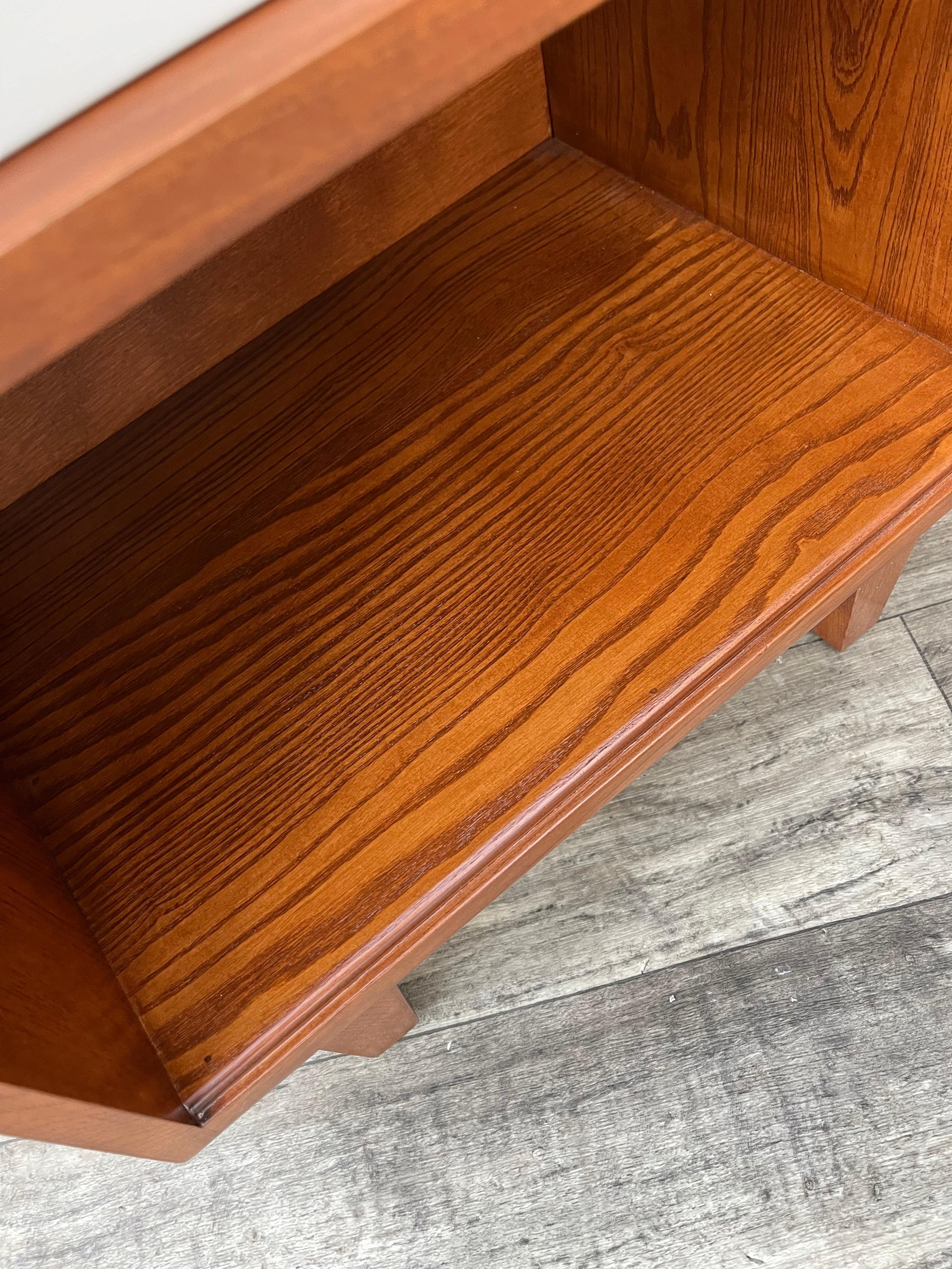 A Pair of Fully Refinished Mid Century Modern Nightstands. Circa 1960s For Sale 8