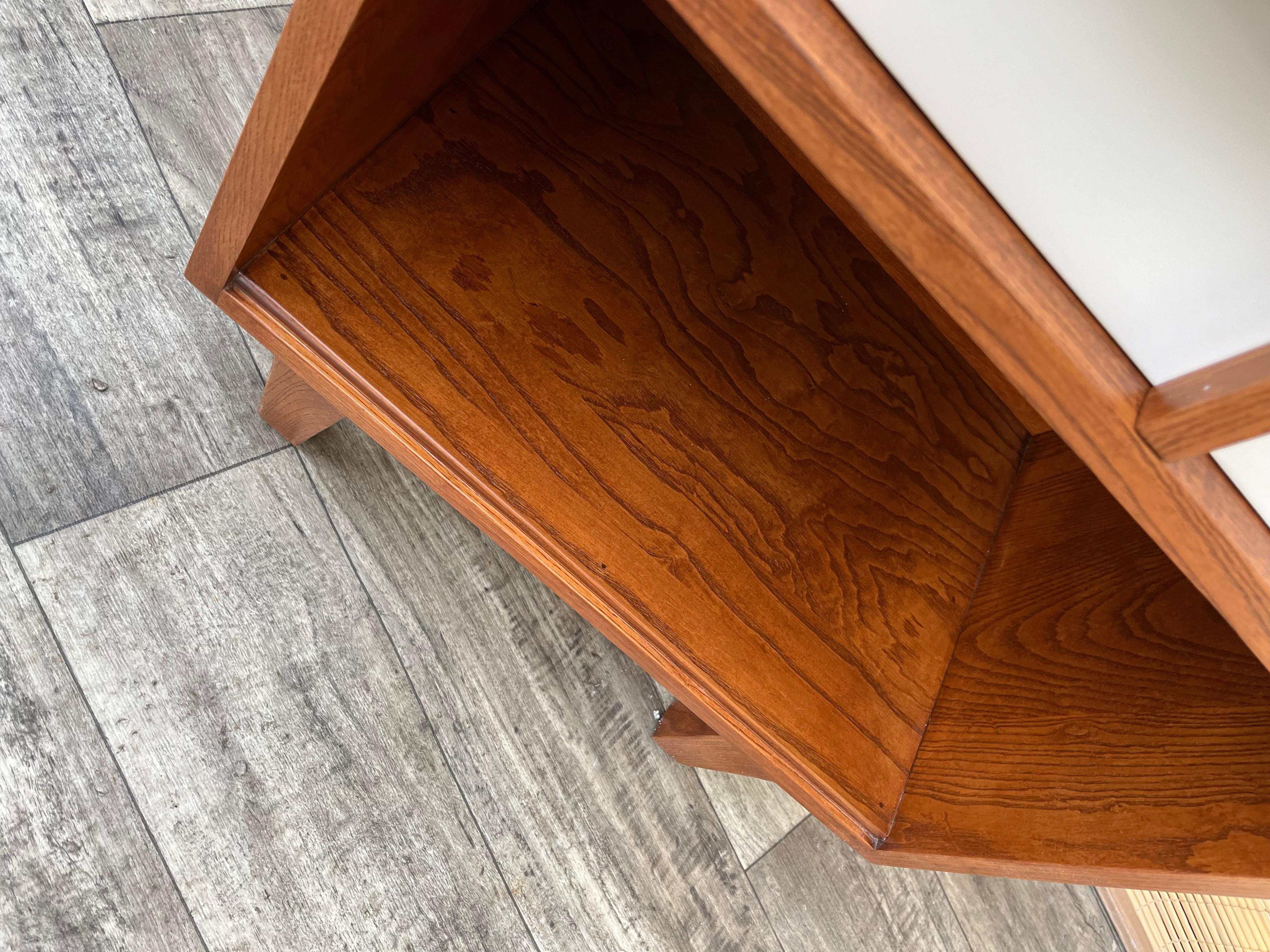 A Pair of Fully Refinished Mid Century Modern Nightstands. Circa 1960s For Sale 9