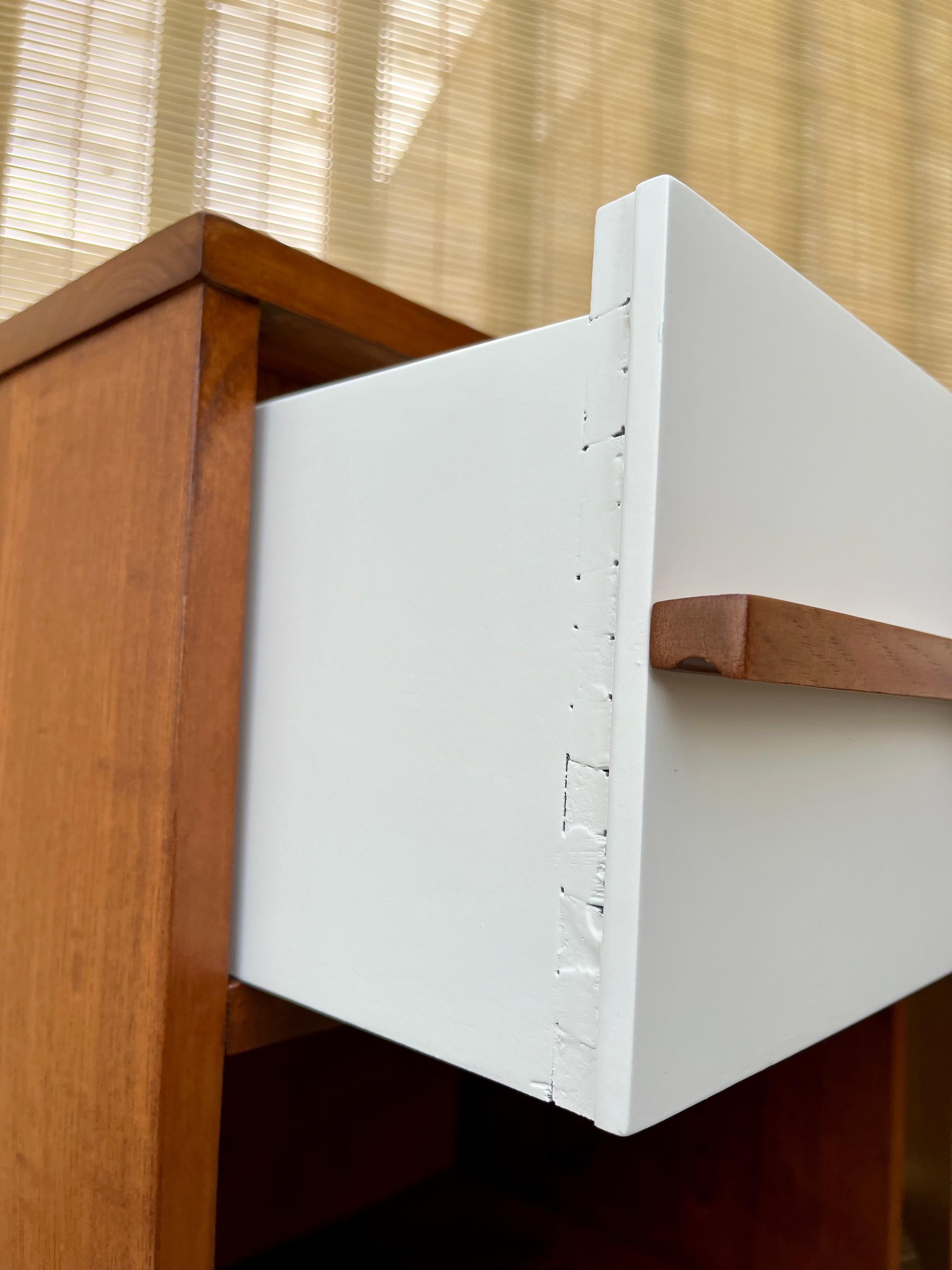 A Pair of Fully Refinished Mid Century Modern Nightstands. Circa 1960s For Sale 10