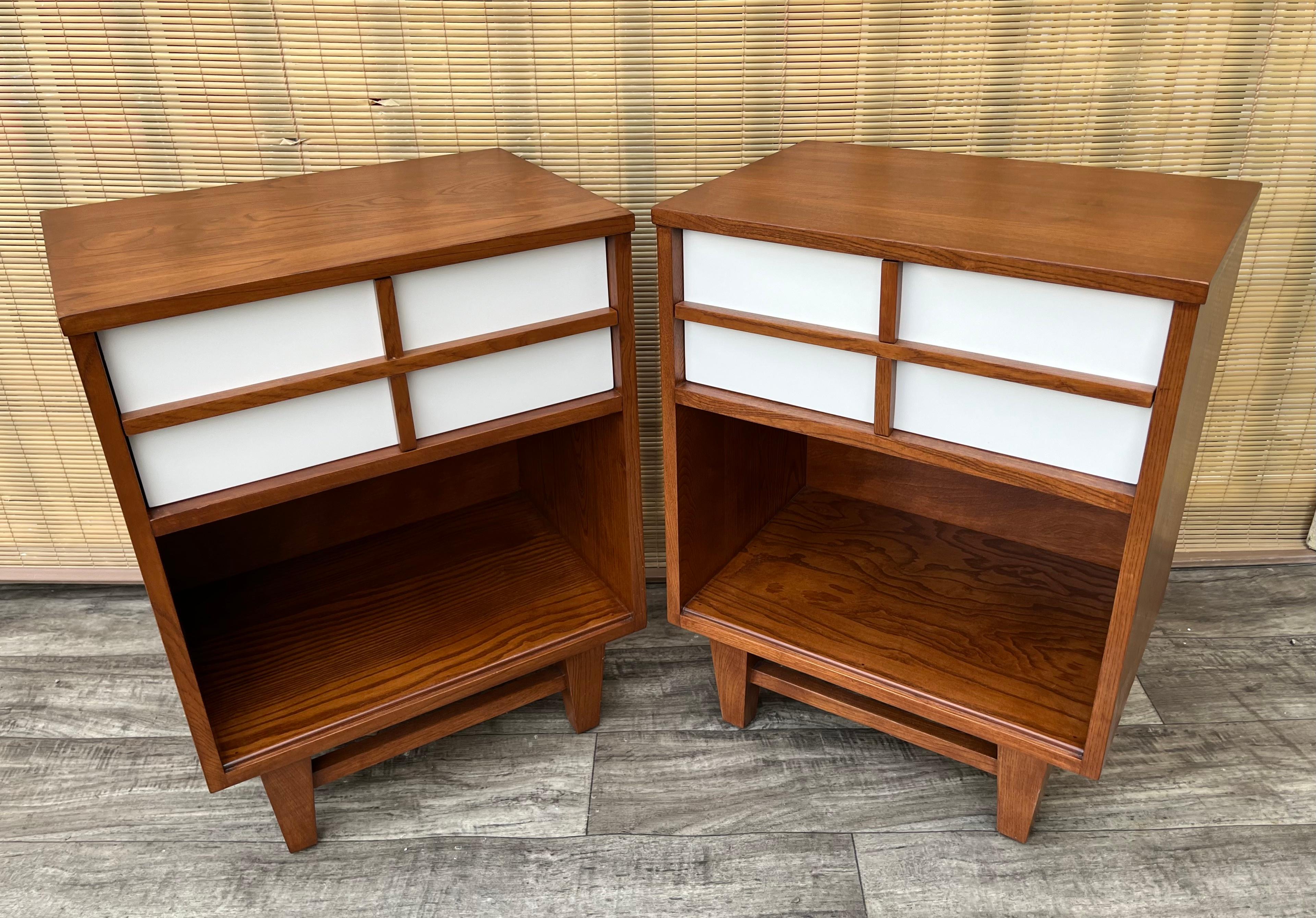 Mid-20th Century A Pair of Fully Refinished Mid Century Modern Nightstands. Circa 1960s For Sale