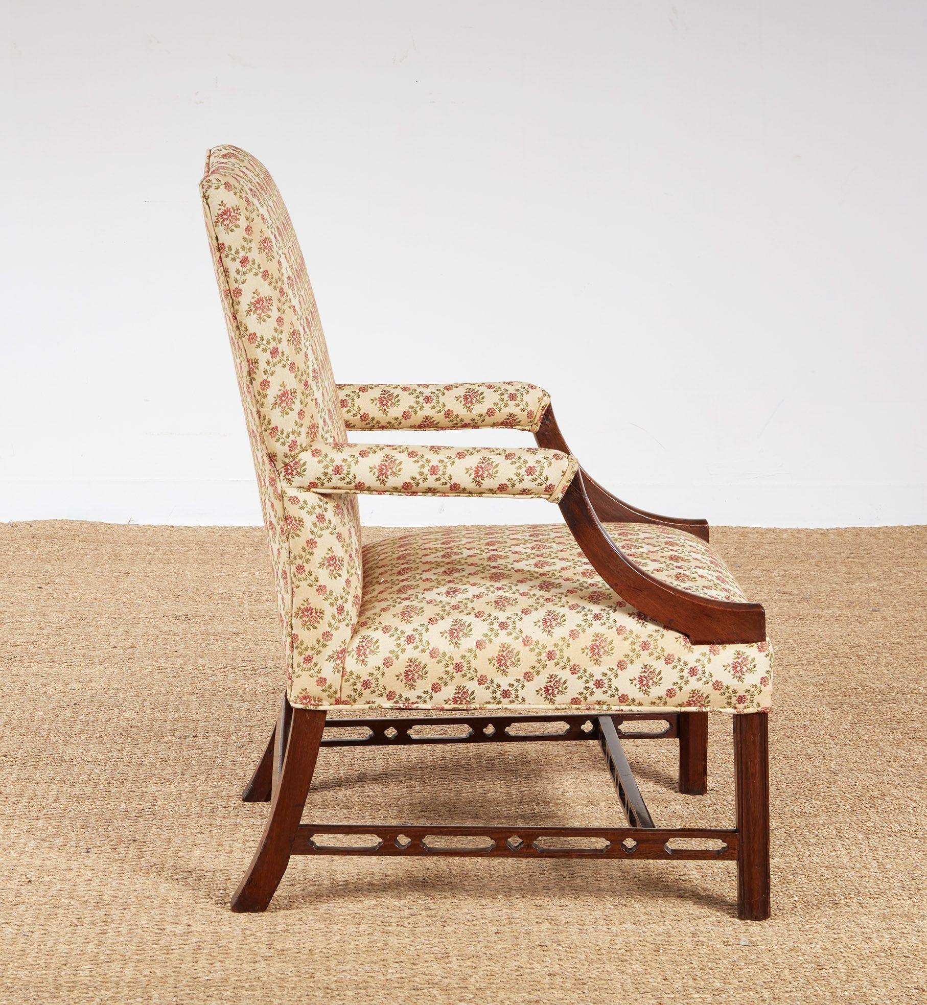 A Pair of Gainsborough Armchairs In Good Condition For Sale In Greenwich, CT